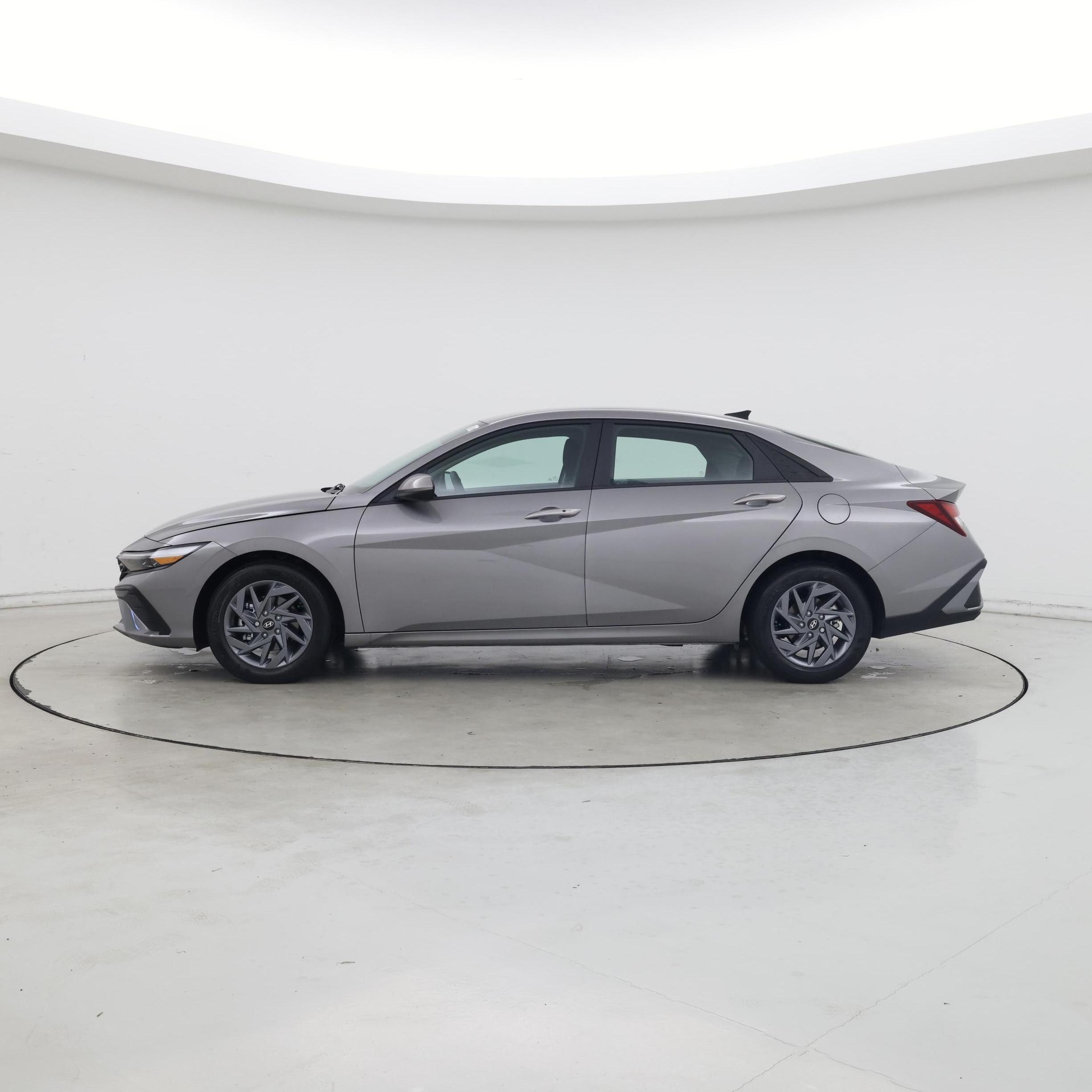 Thumbnail: 2024 Hyundai Elantra - 3