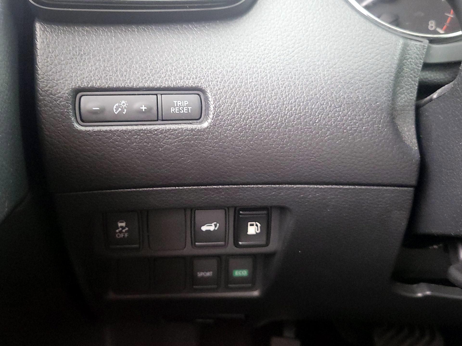 Thumbnail: 2018 Nissan Rogue - 13