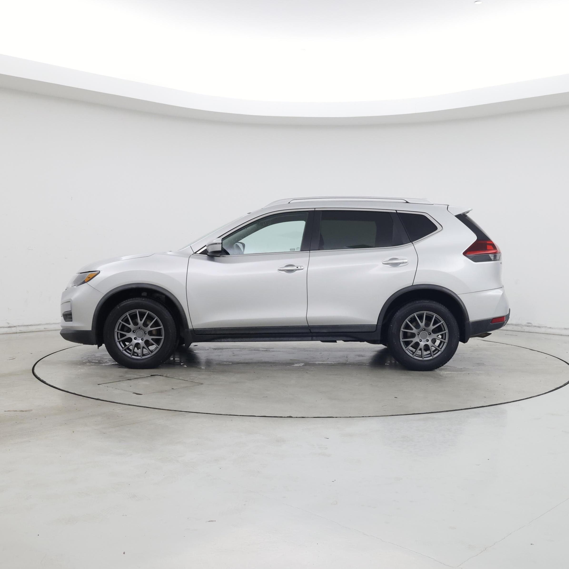 Thumbnail: 2018 Nissan Rogue - 3