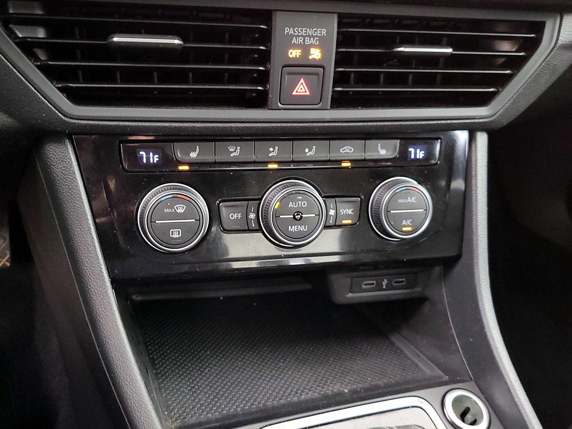 Thumbnail: 2021 Volkswagen Jetta - 16