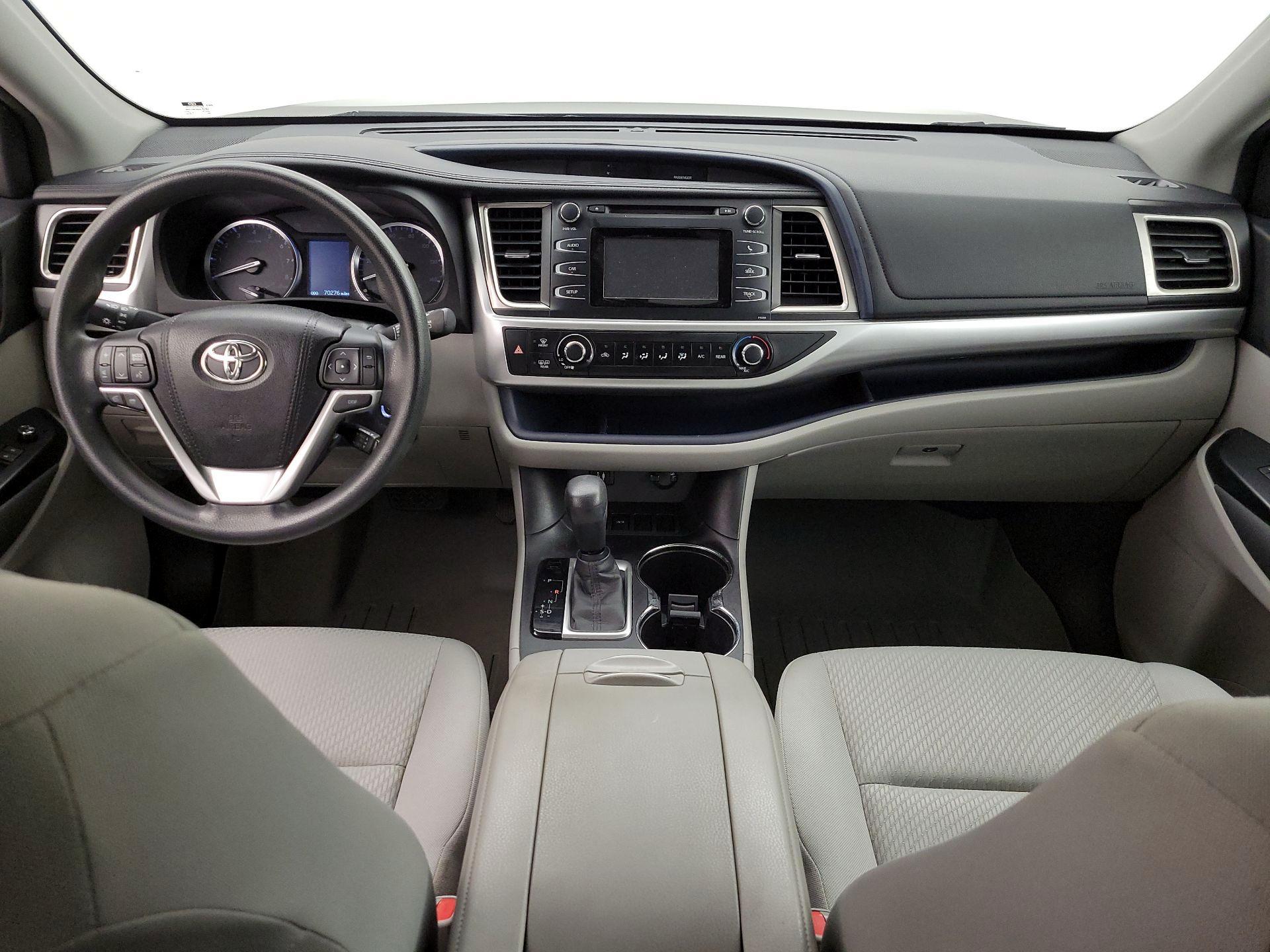 Thumbnail: 2016 Toyota Highlander - 9