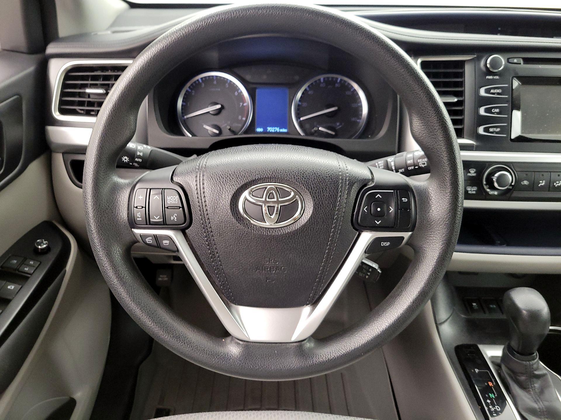 Thumbnail: 2016 Toyota Highlander - 10