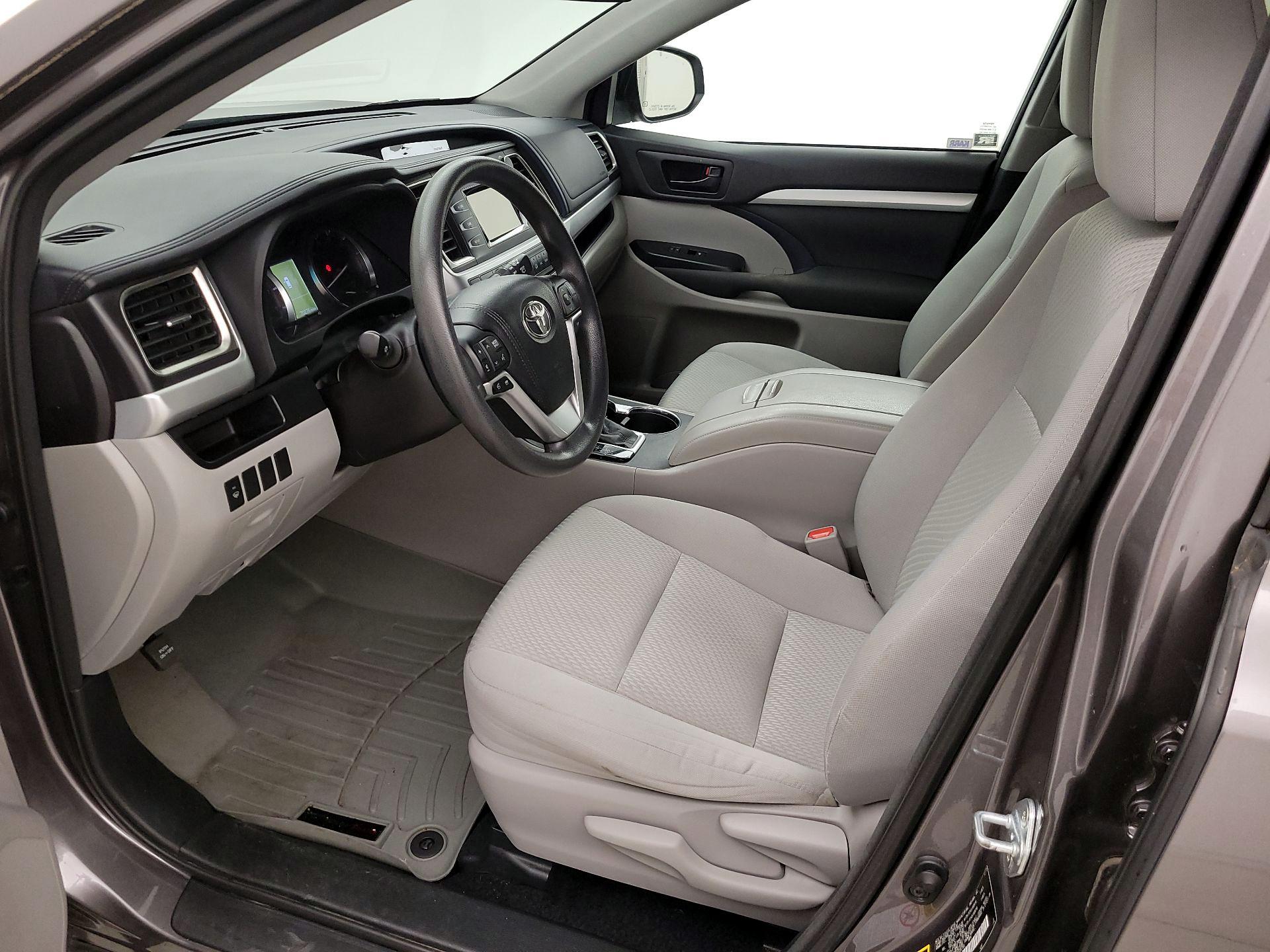 Thumbnail: 2016 Toyota Highlander - 11