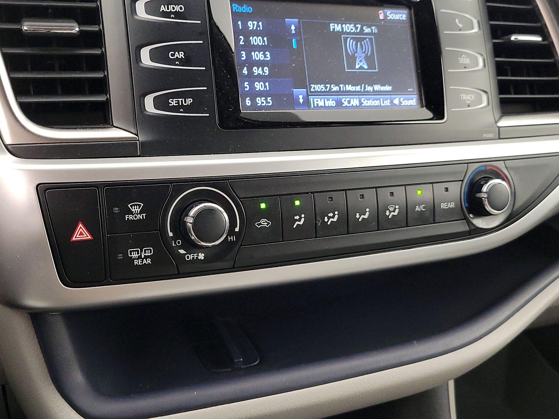 Thumbnail: 2016 Toyota Highlander - 15