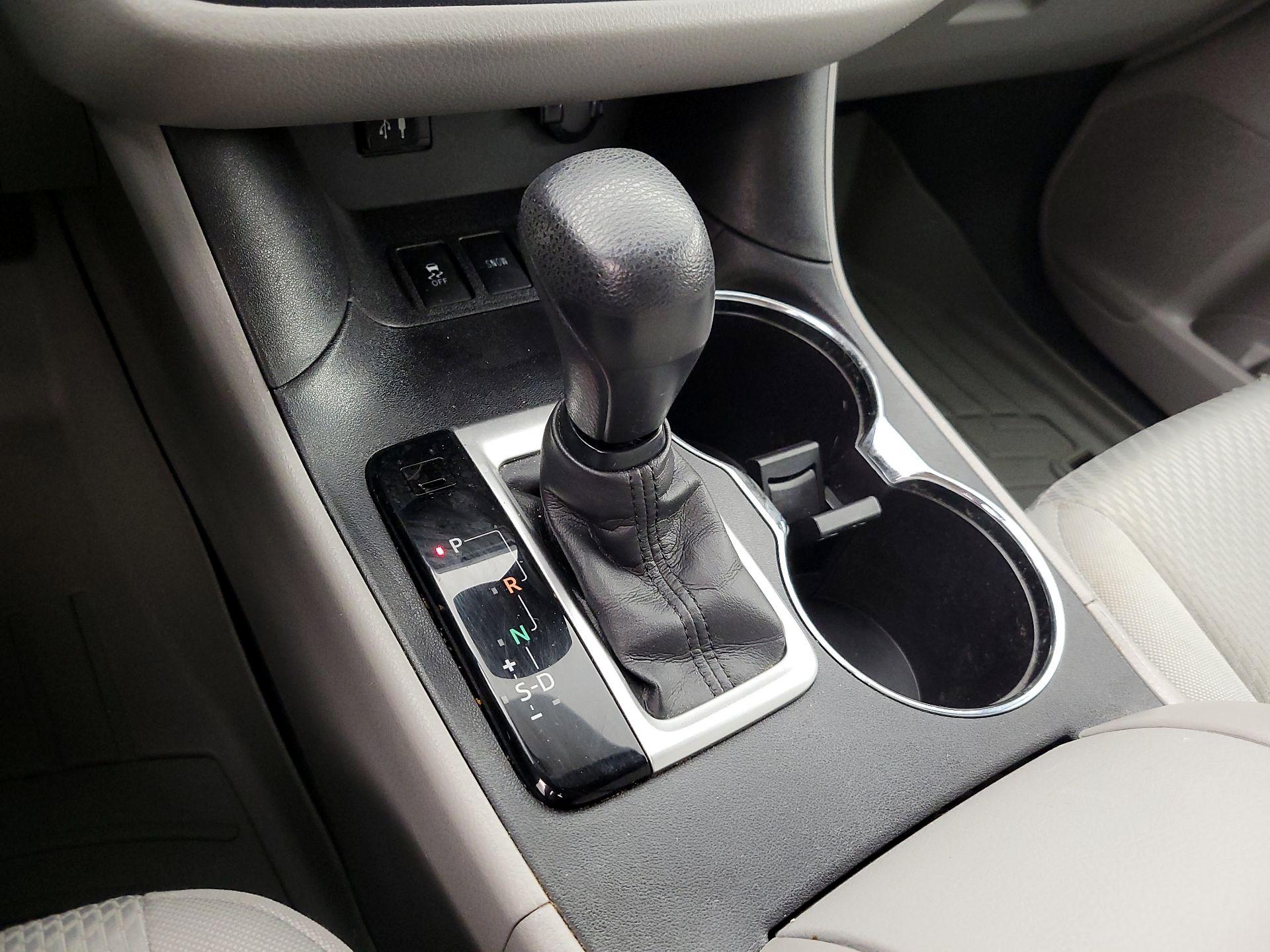 Thumbnail: 2016 Toyota Highlander - 16