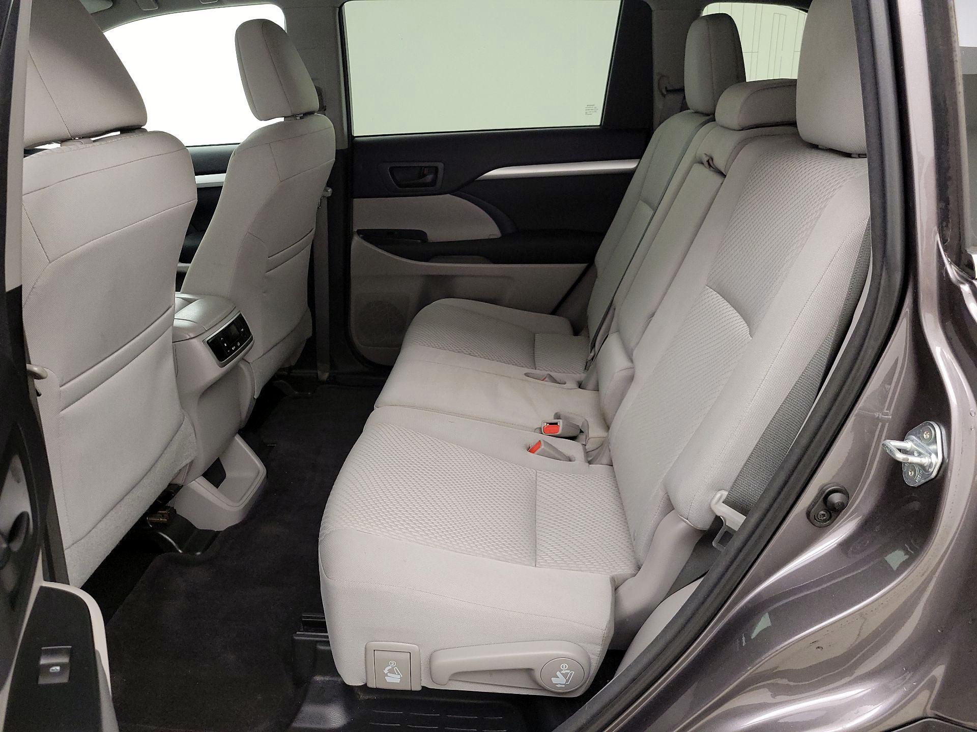 Thumbnail: 2016 Toyota Highlander - 18