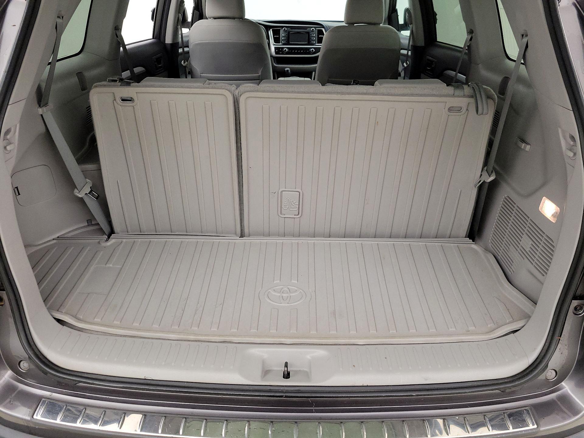 Thumbnail: 2016 Toyota Highlander - 20