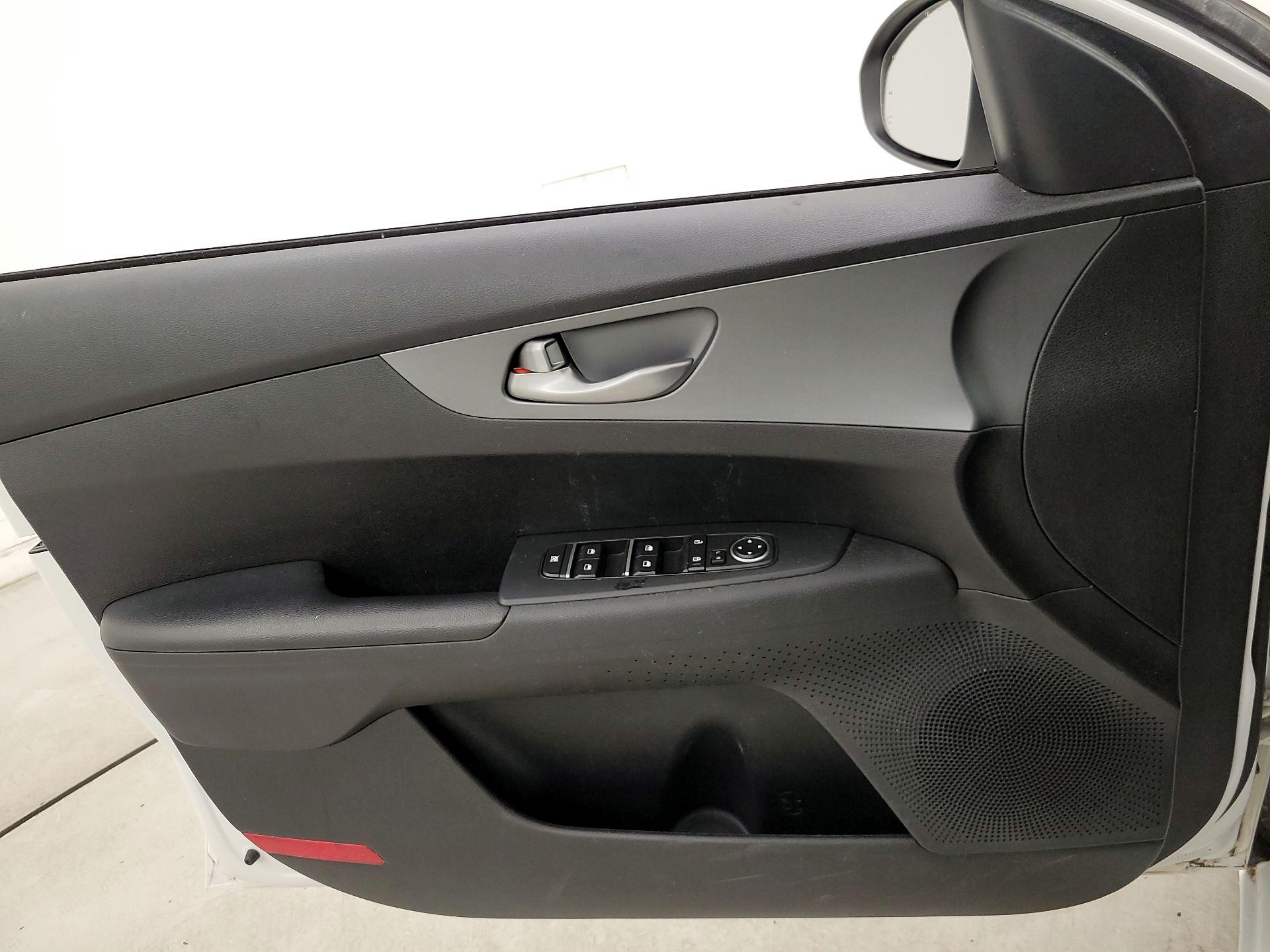 Thumbnail: 2019 Kia Forte - 12