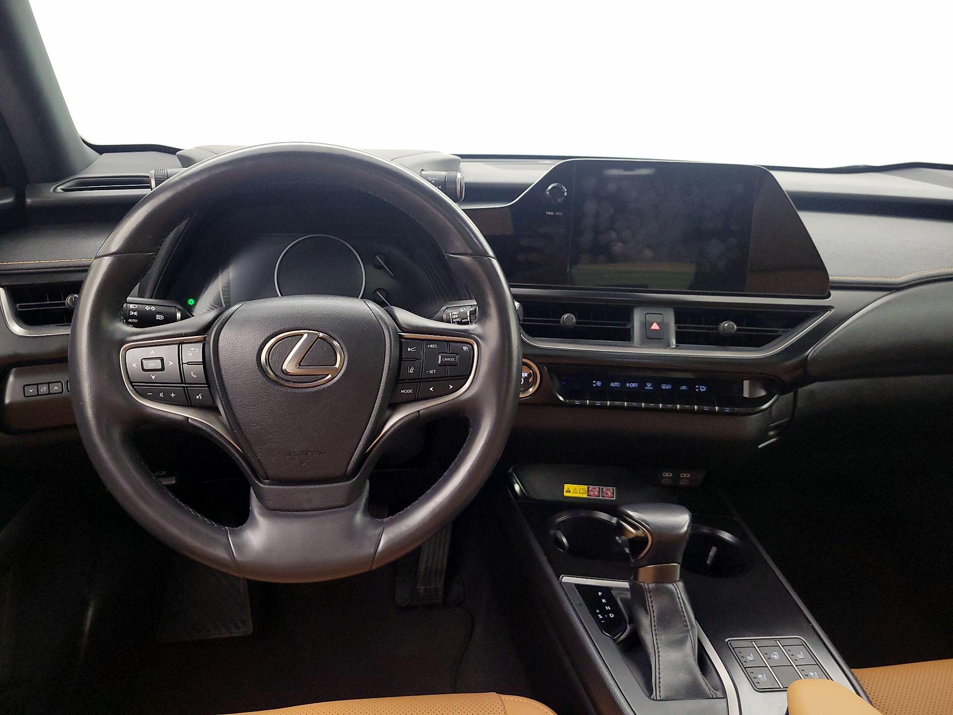 Thumbnail: 2023 Lexus UX - 10