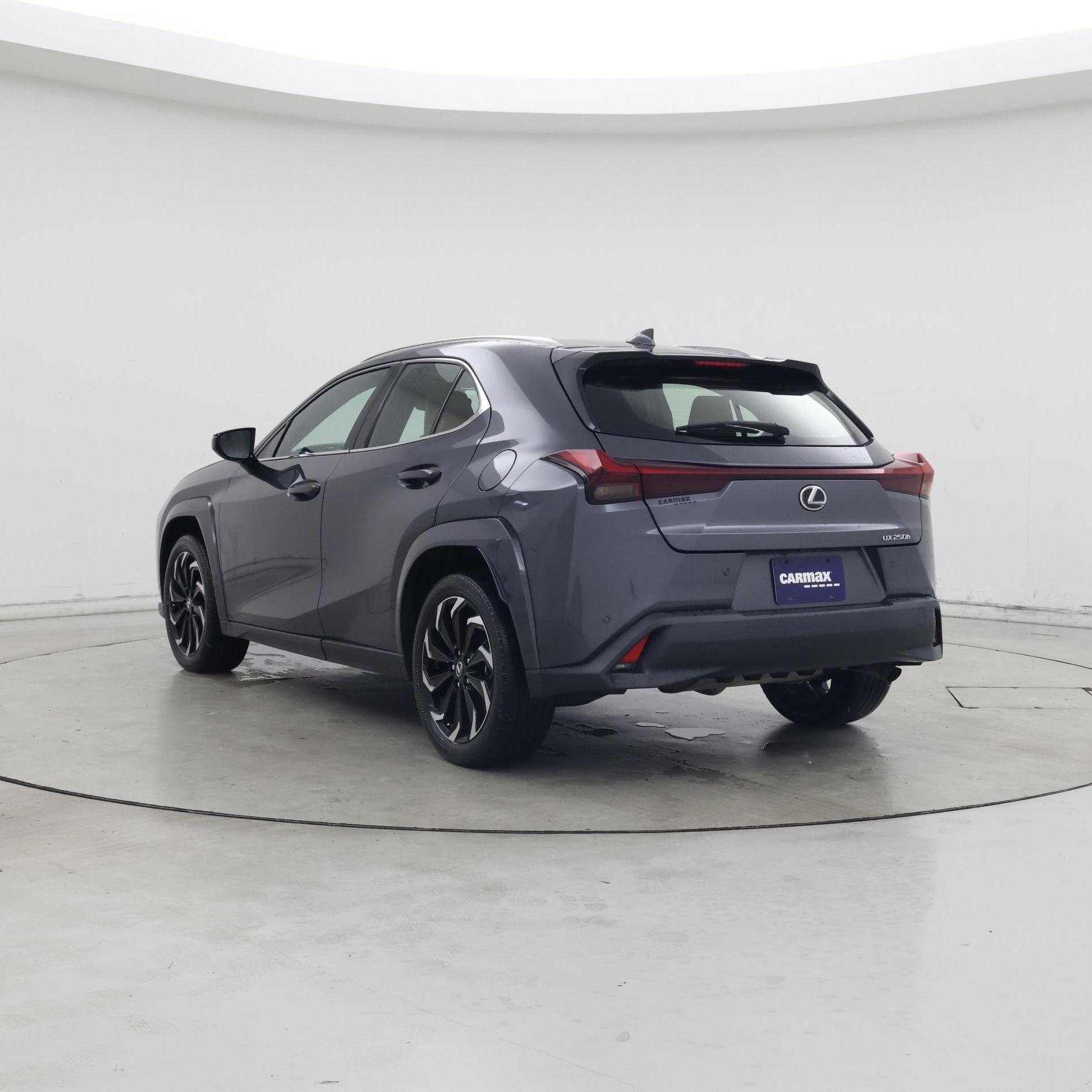 Thumbnail: 2023 Lexus UX - 2