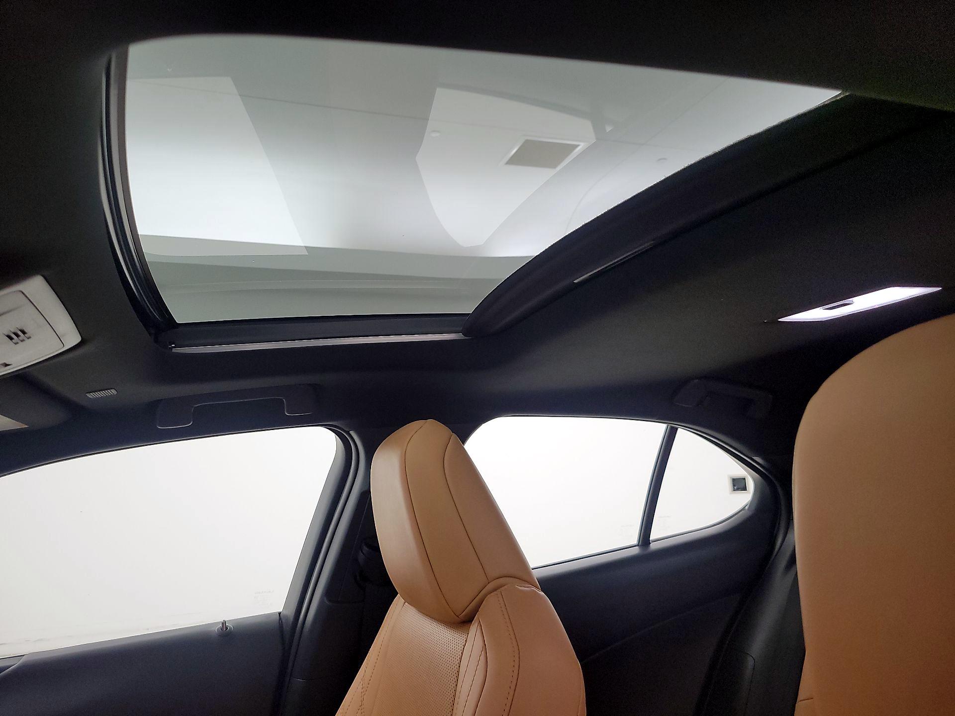 Thumbnail: 2023 Lexus UX - 19
