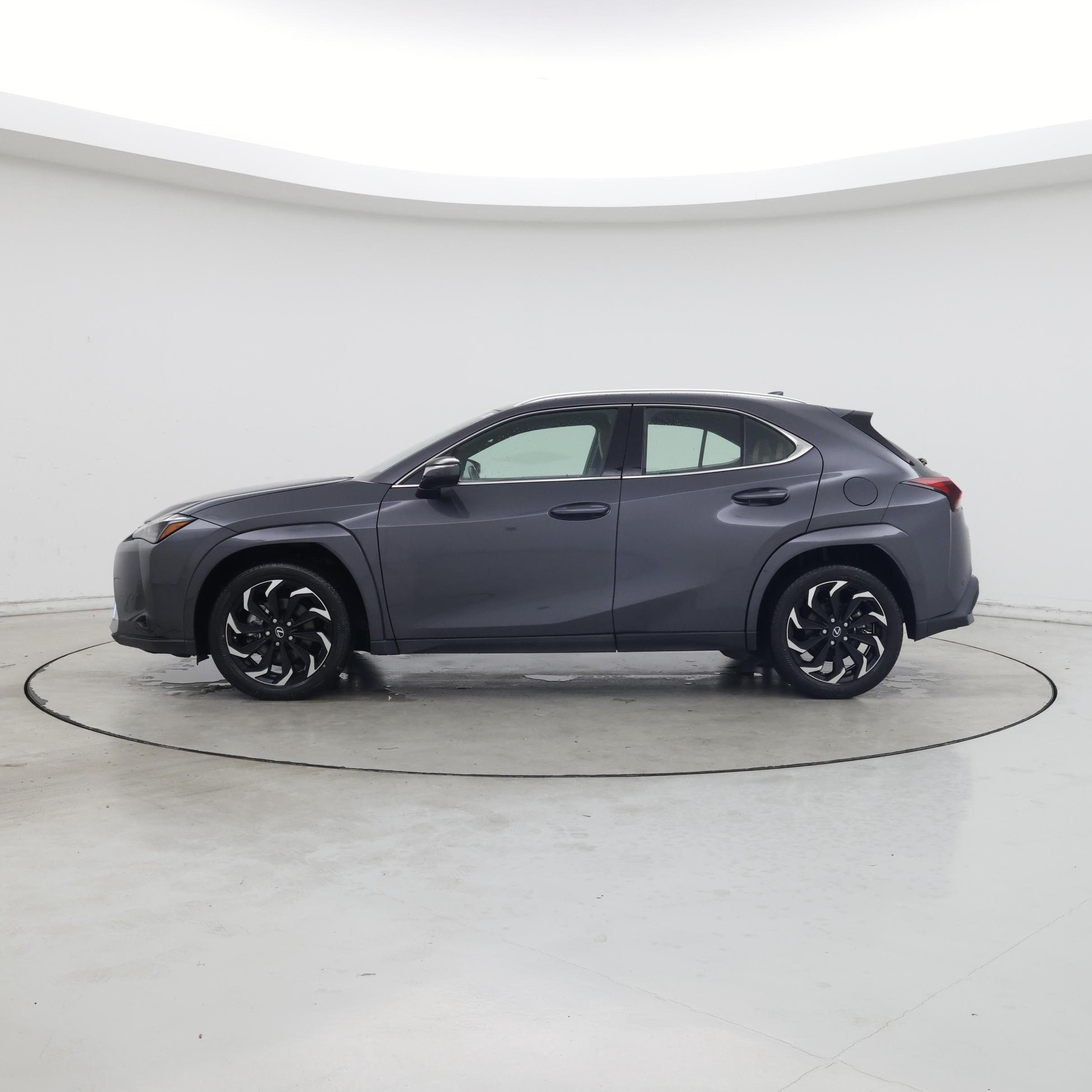 Thumbnail: 2023 Lexus UX - 3