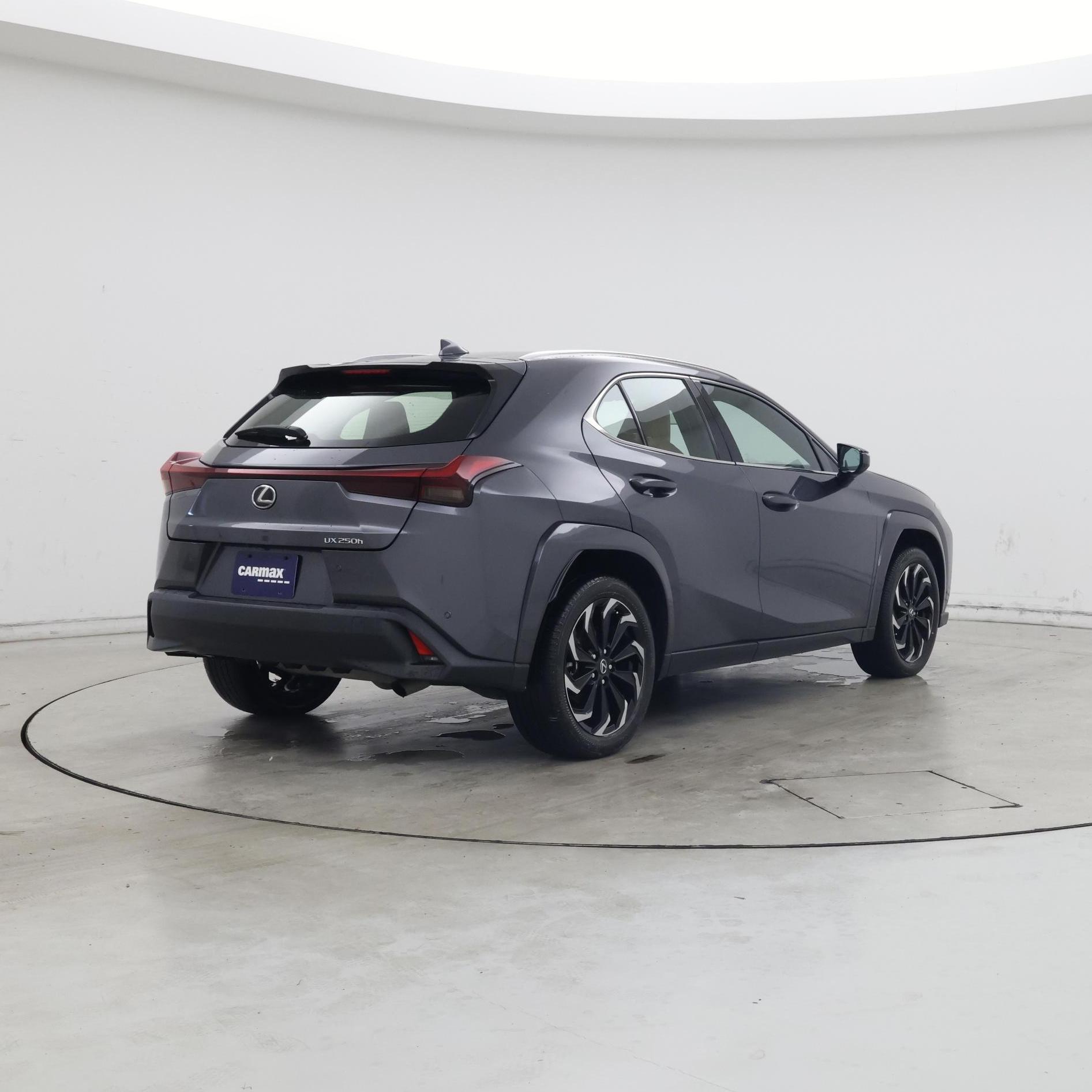 Thumbnail: 2023 Lexus UX - 8