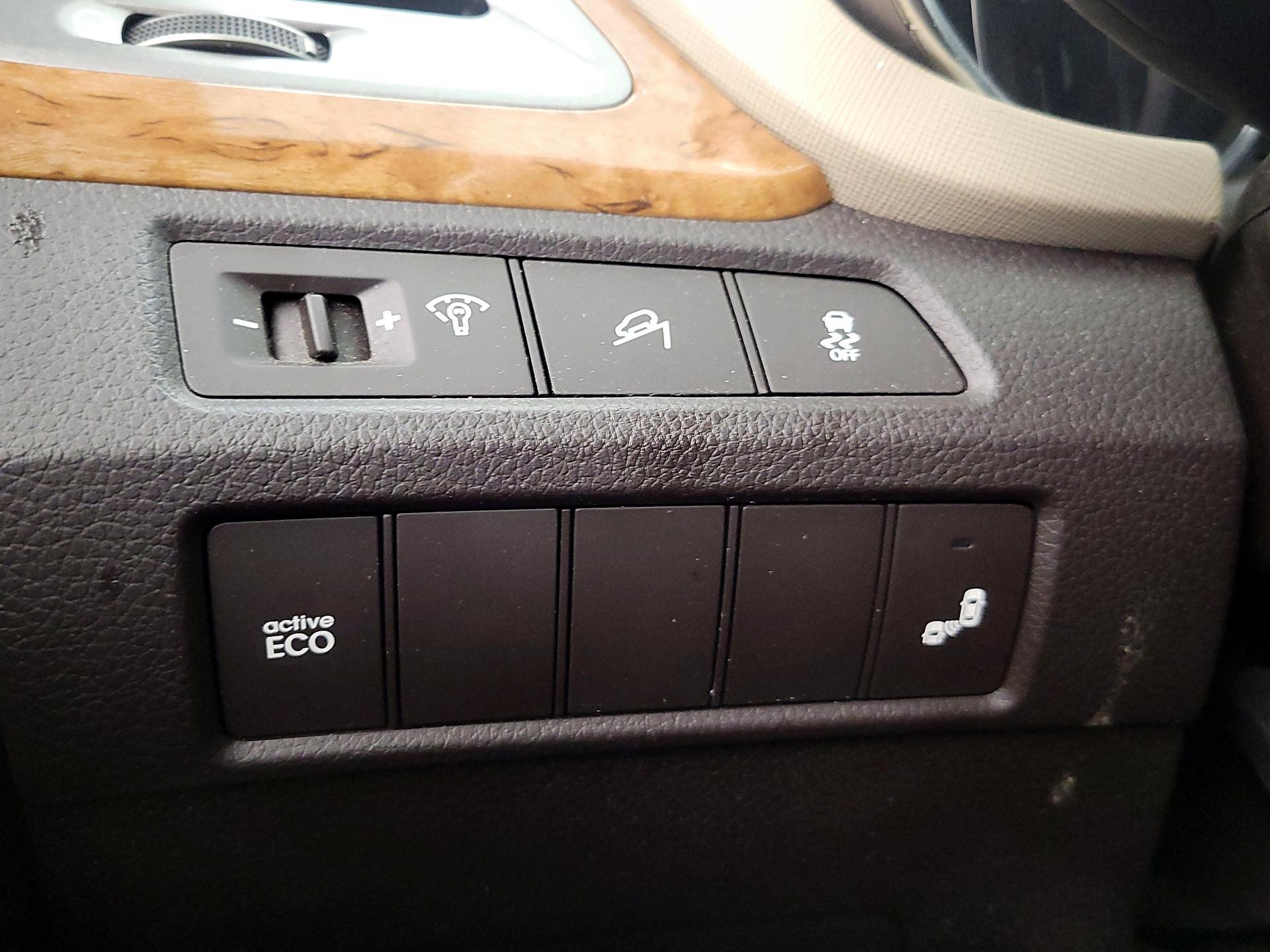 Thumbnail: 2014 Hyundai Santa Fe - 13