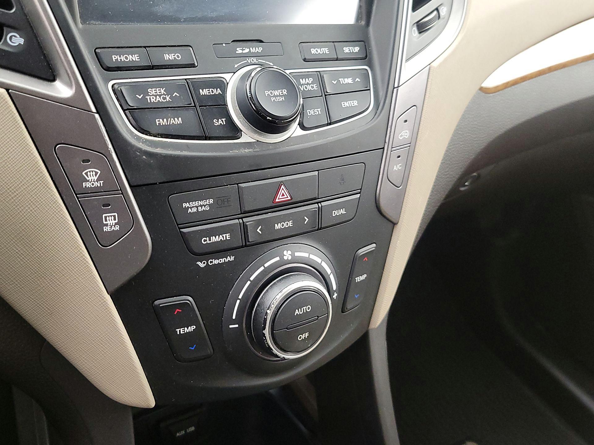 Thumbnail: 2014 Hyundai Santa Fe - 17