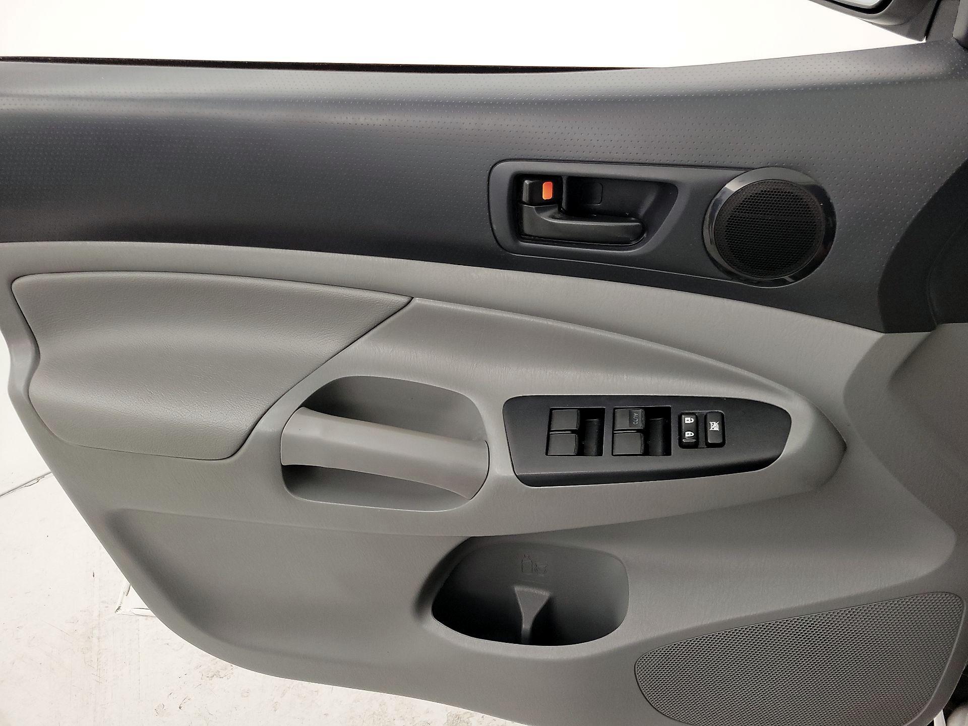 Thumbnail: 2014 Toyota Tacoma - 12