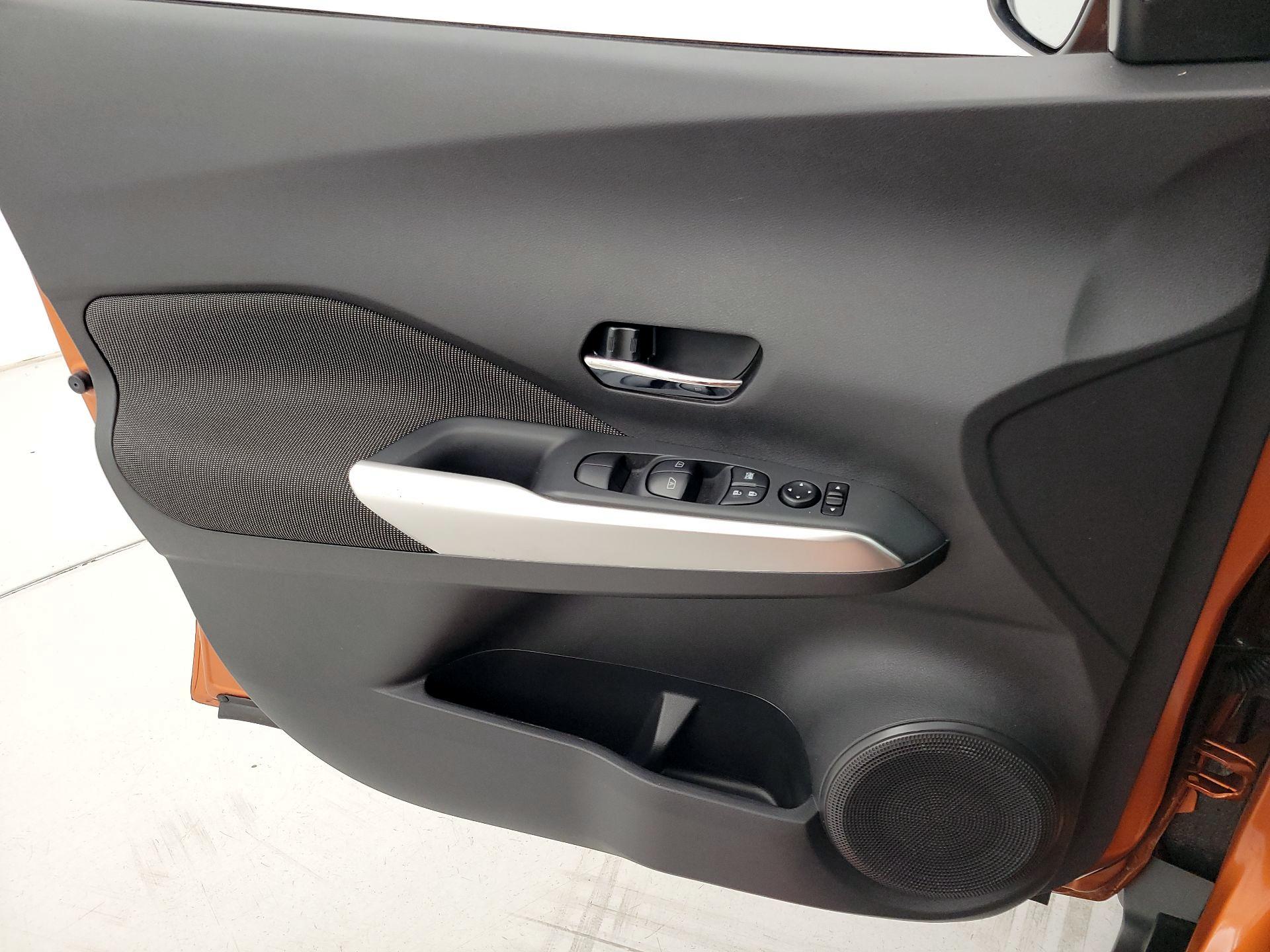 Thumbnail: 2020 Nissan Kicks - 12