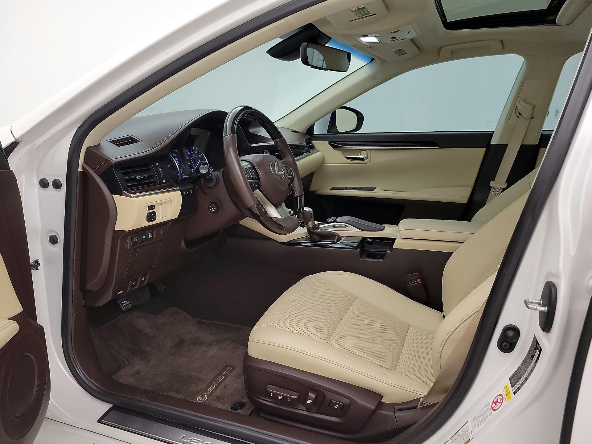 Thumbnail: 2018 Lexus ES - 11