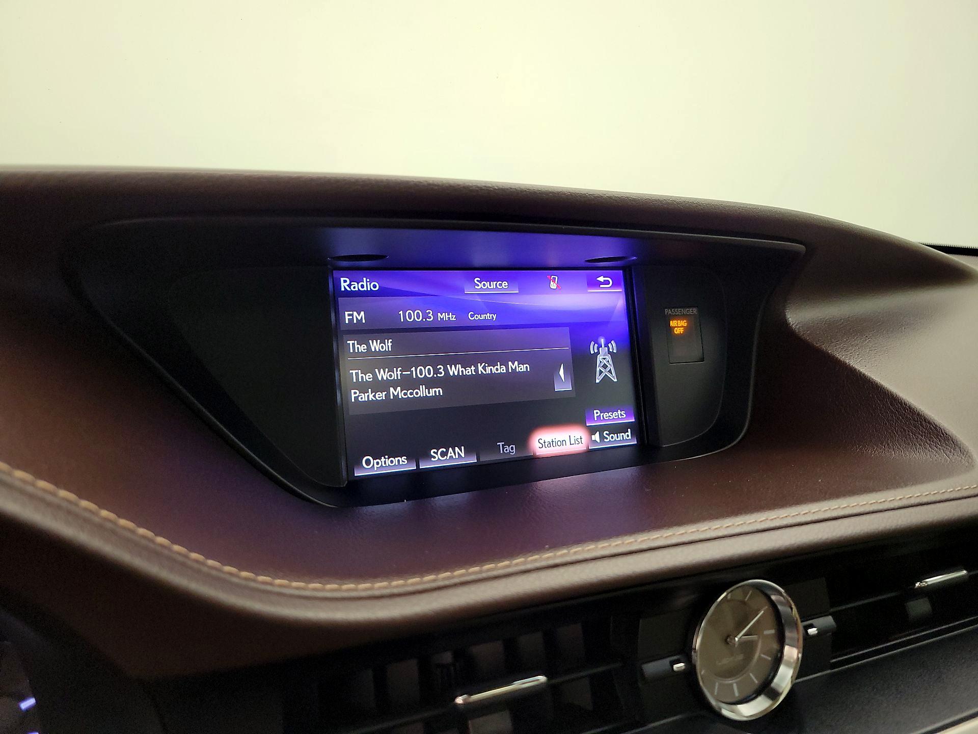 Thumbnail: 2018 Lexus ES - 16