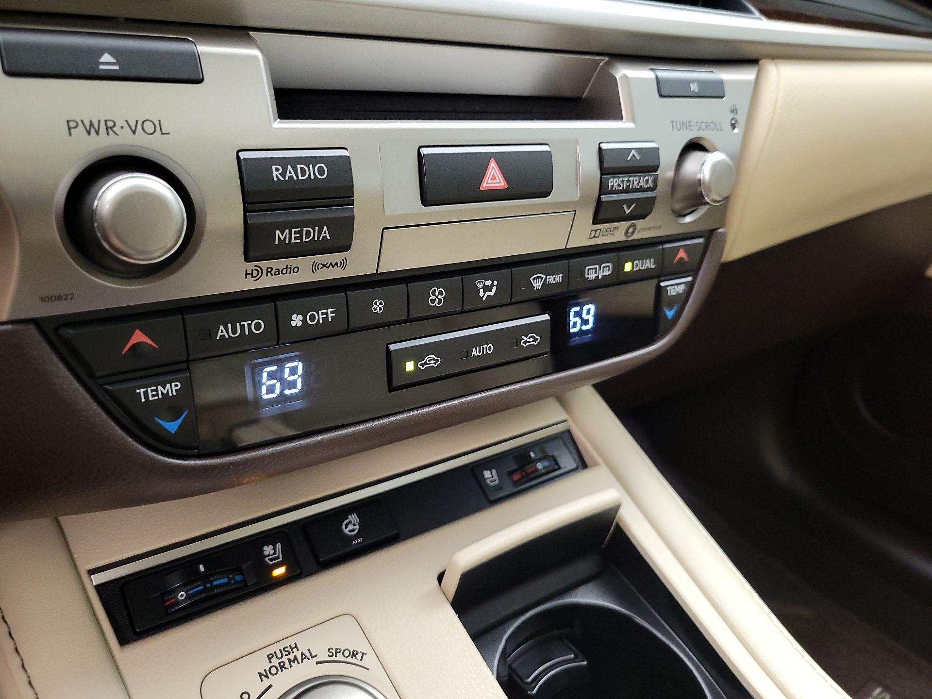 Thumbnail: 2018 Lexus ES - 17