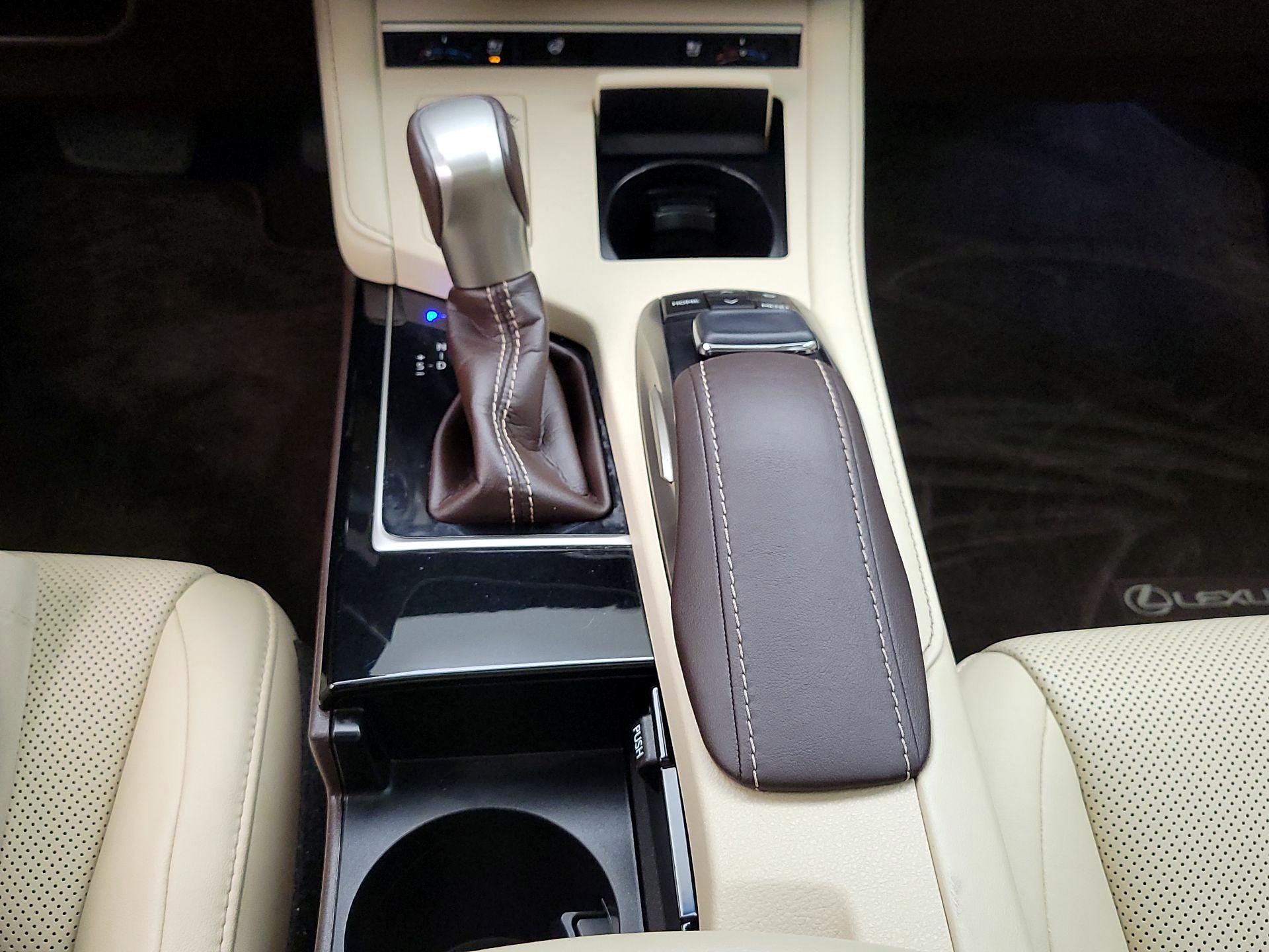 Thumbnail: 2018 Lexus ES - 18
