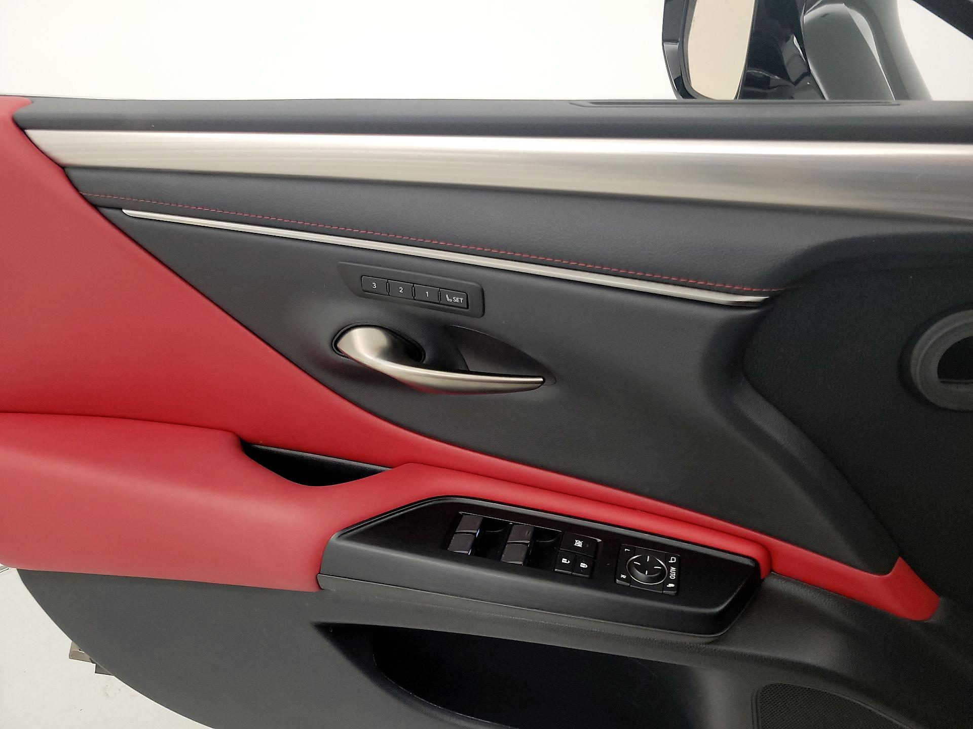 Thumbnail: 2020 Lexus ES - 12
