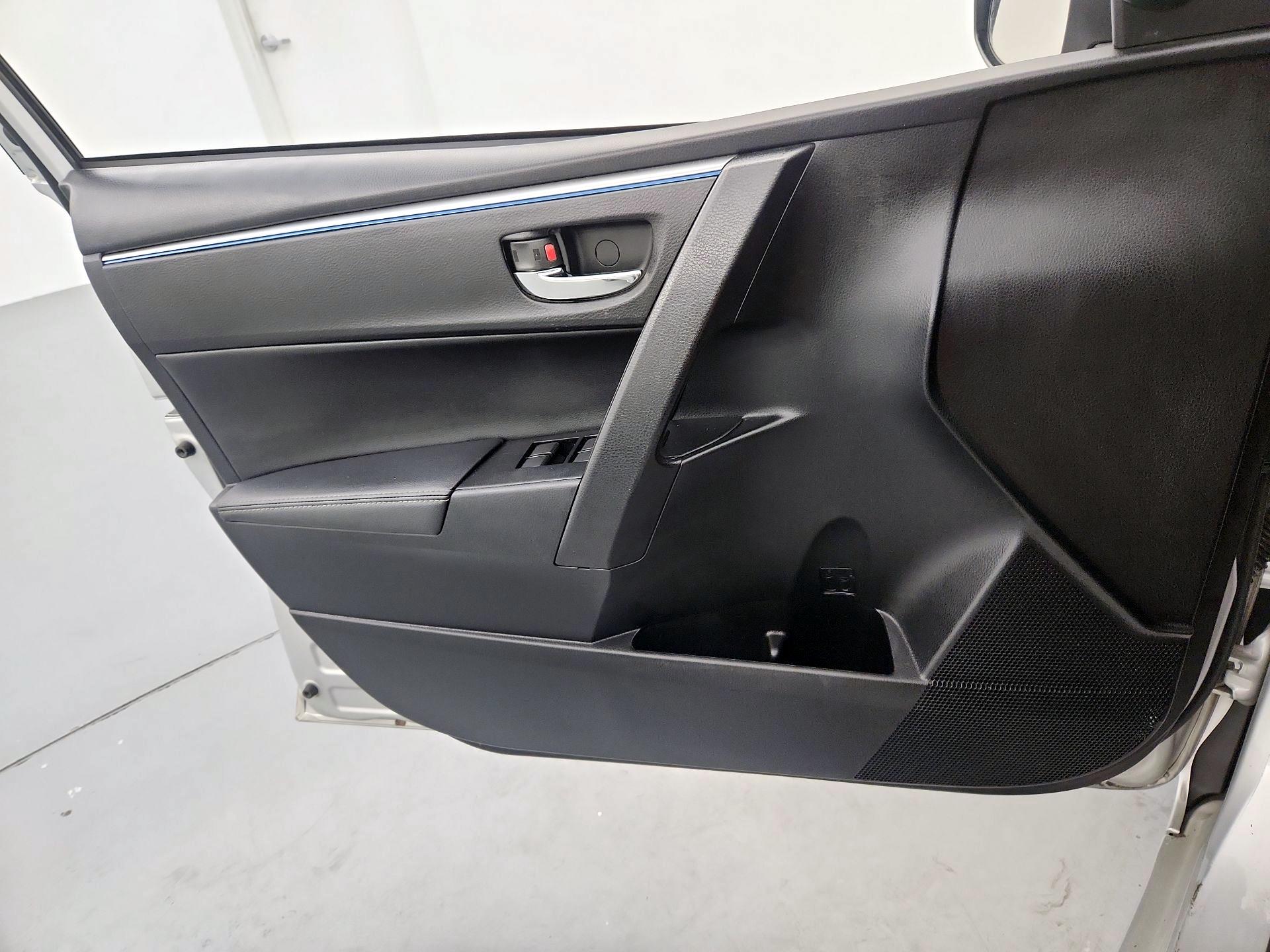 Thumbnail: 2015 Toyota Corolla - 12