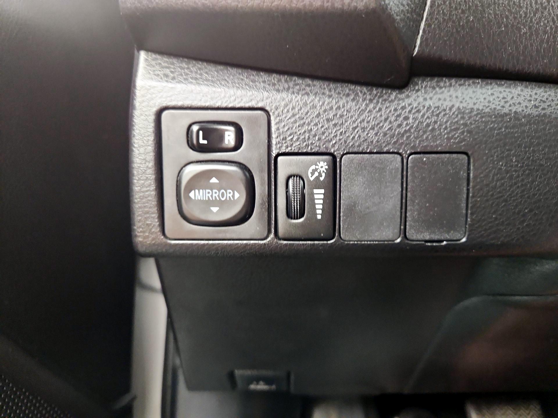 Thumbnail: 2015 Toyota Corolla - 13