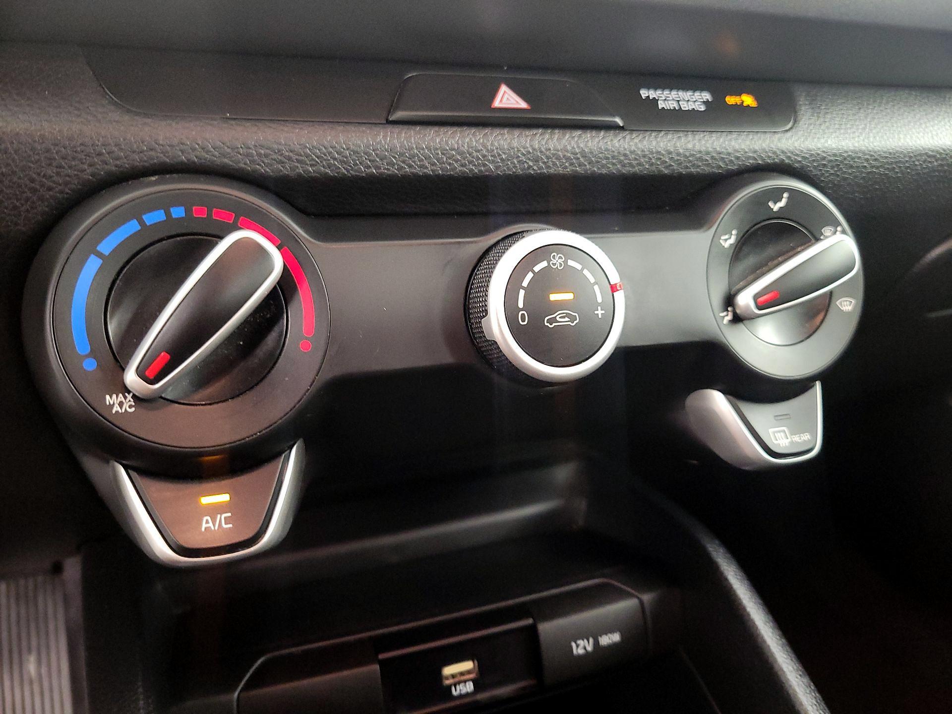 Thumbnail: 2021 Kia Rio - 16