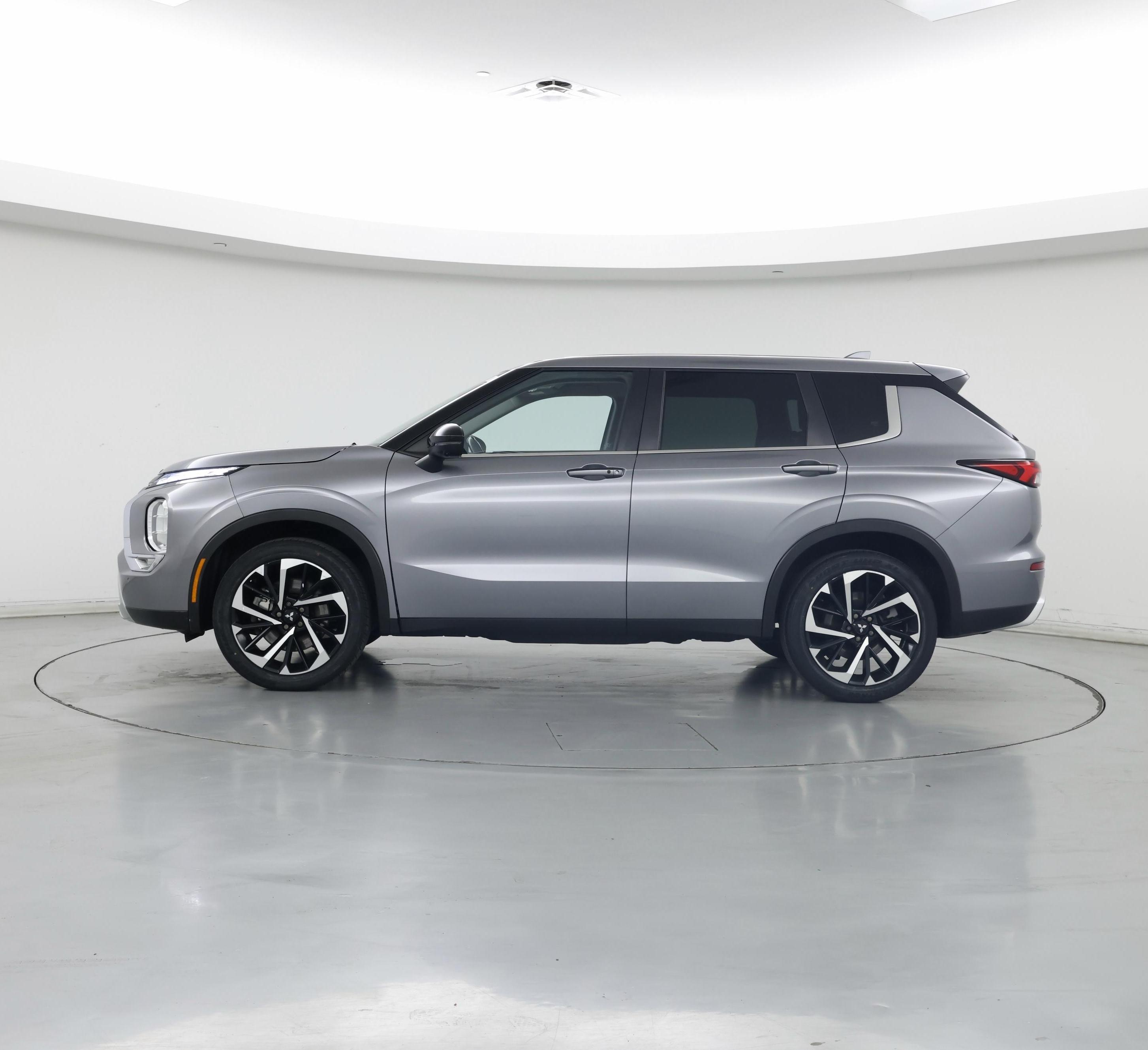 Thumbnail: 2022 Mitsubishi Outlander - 3
