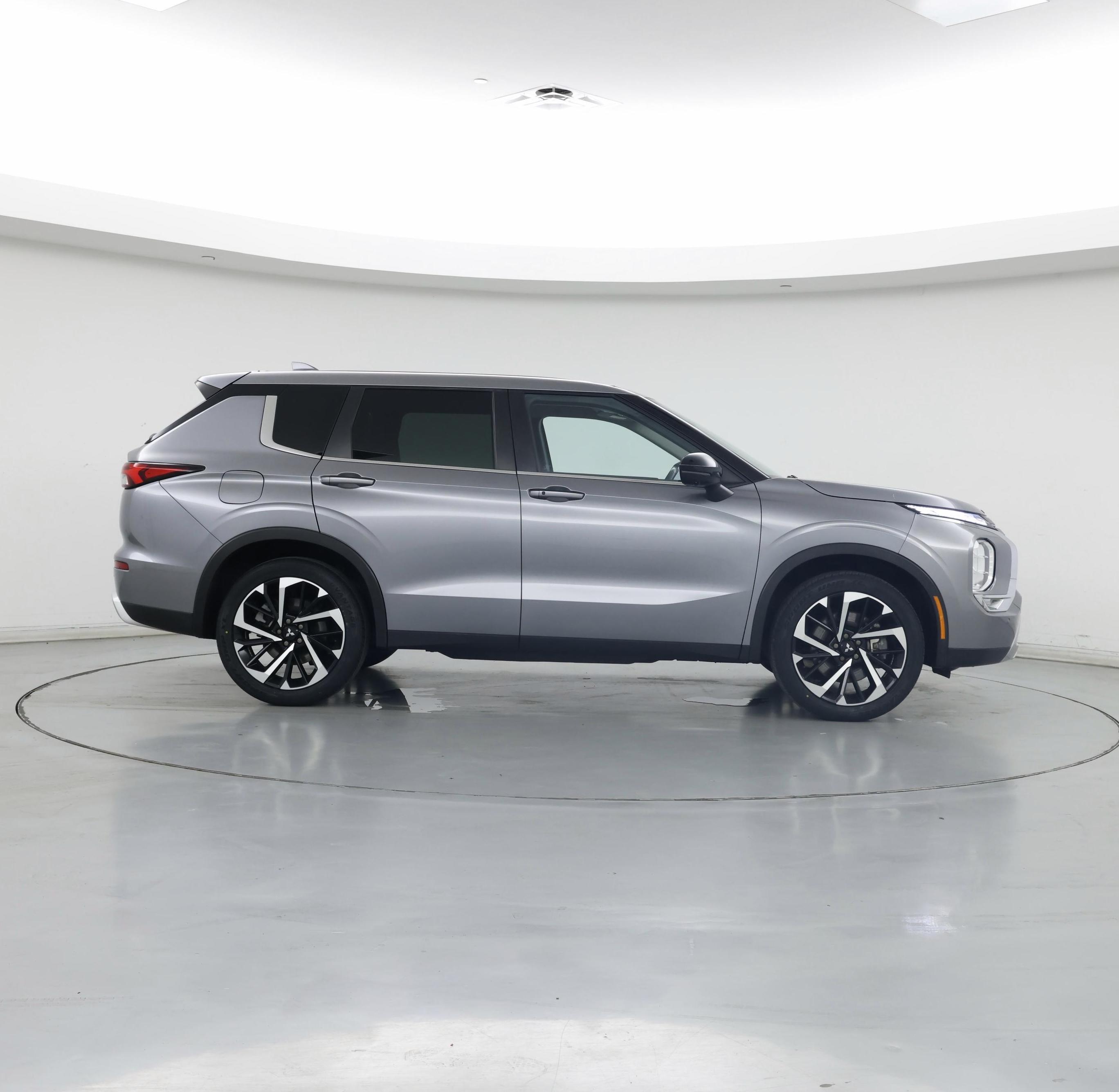 Thumbnail: 2022 Mitsubishi Outlander - 7