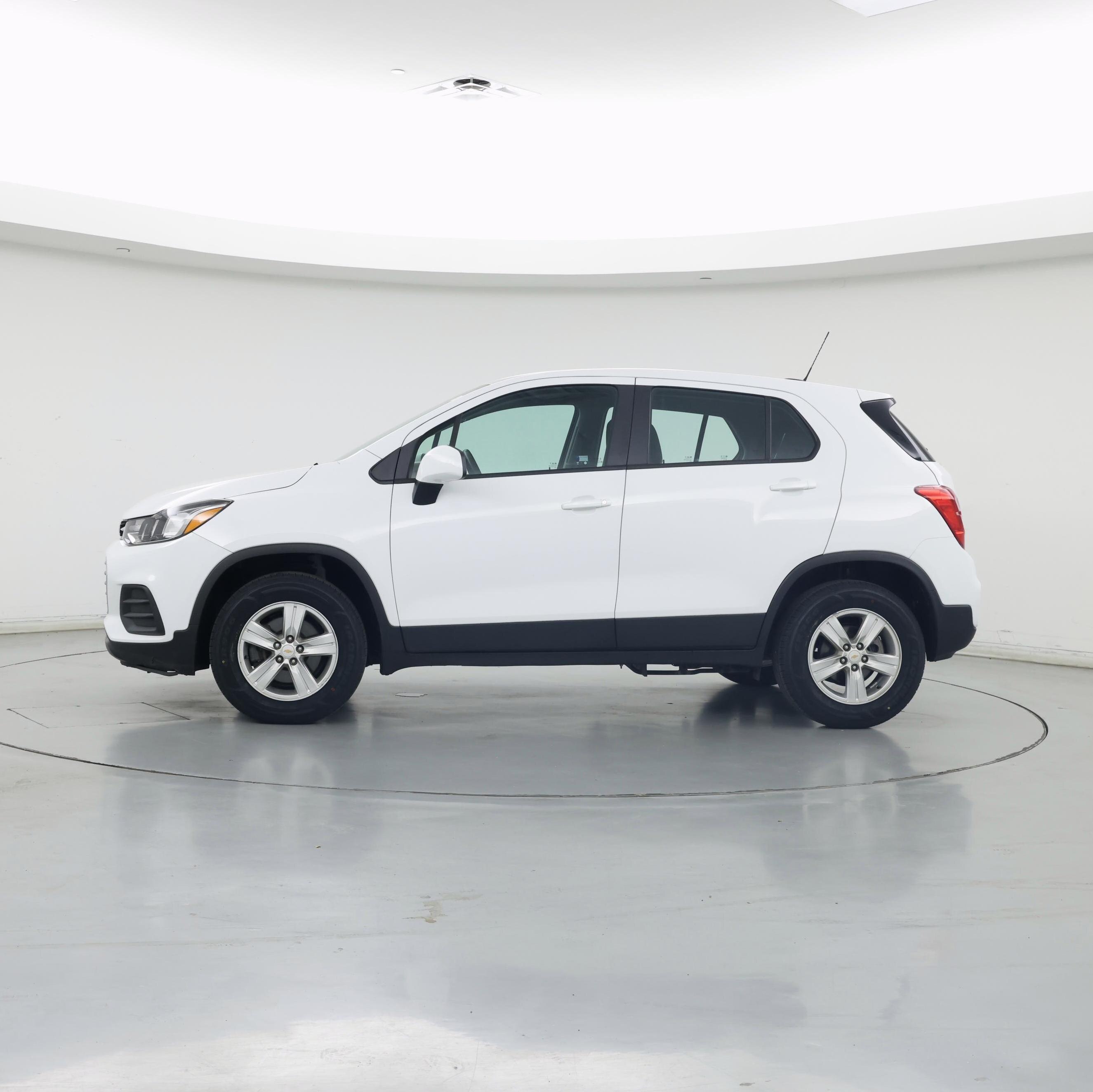 Thumbnail: 2020 Chevrolet Trax - 3