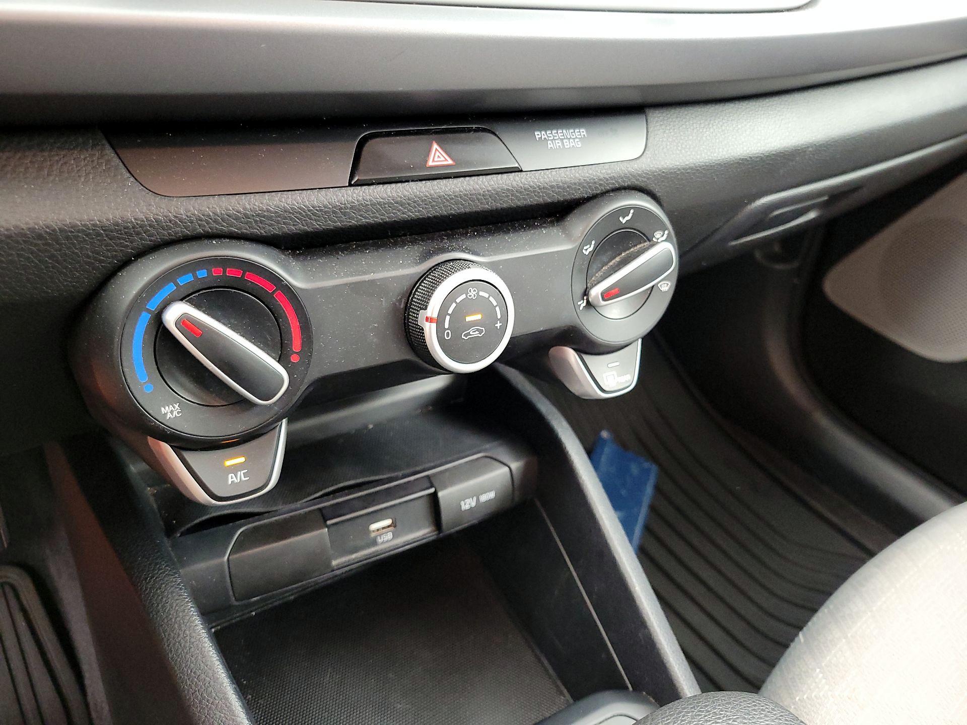 Thumbnail: 2021 Kia Rio - 16
