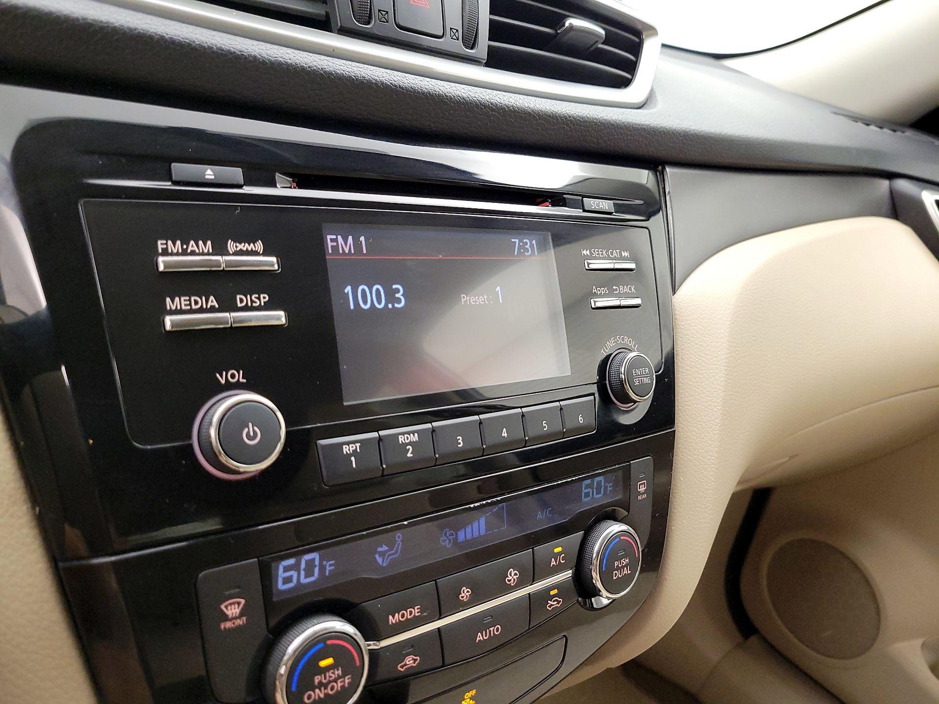 Thumbnail: 2015 Nissan Rogue - 15