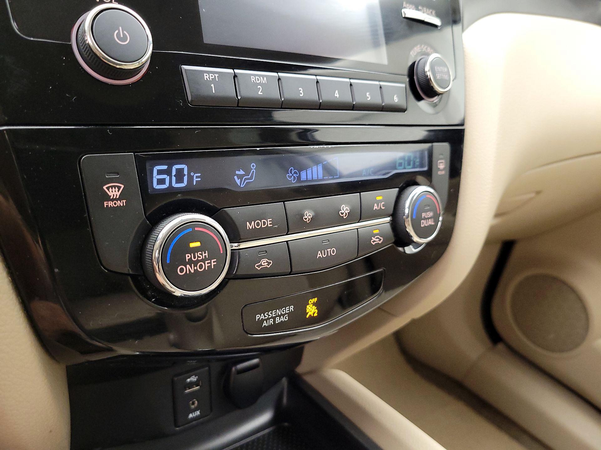 Thumbnail: 2015 Nissan Rogue - 16