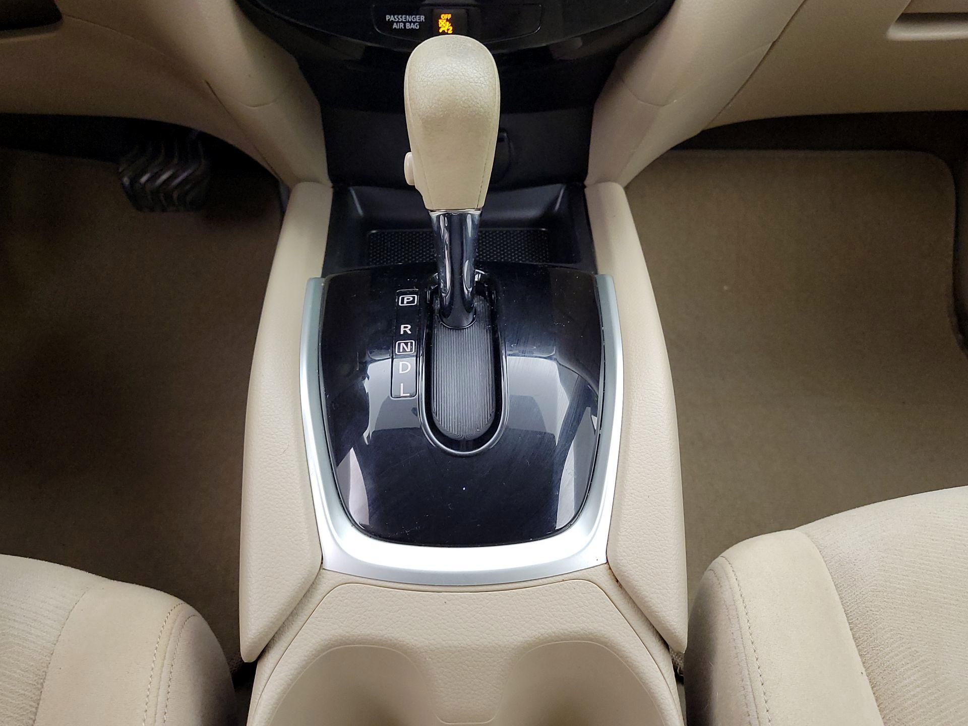 Thumbnail: 2015 Nissan Rogue - 17