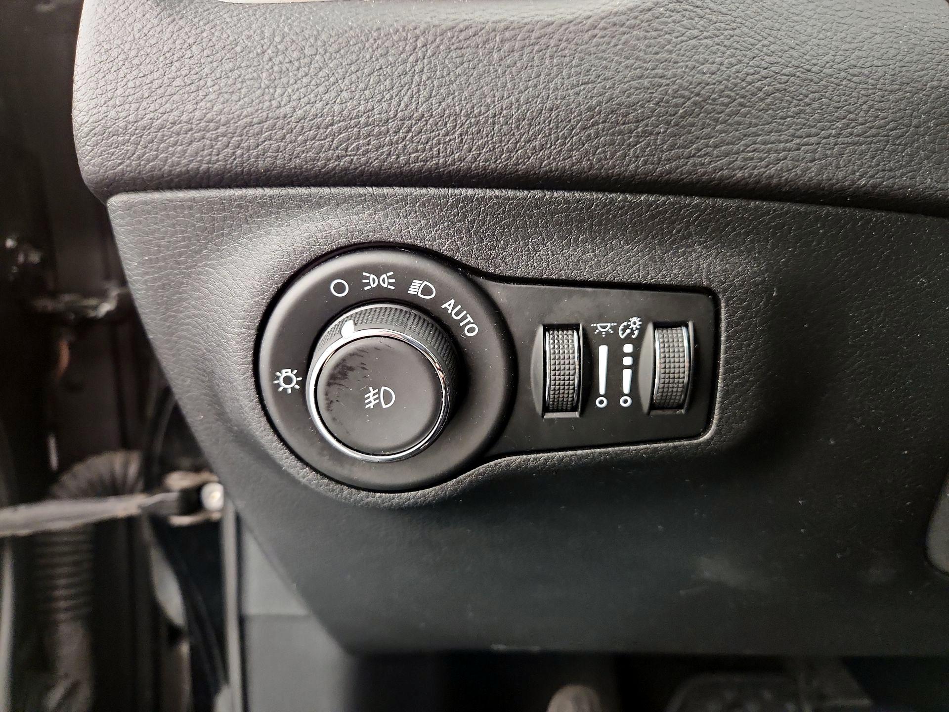 Thumbnail: 2018 Jeep Compass - 13