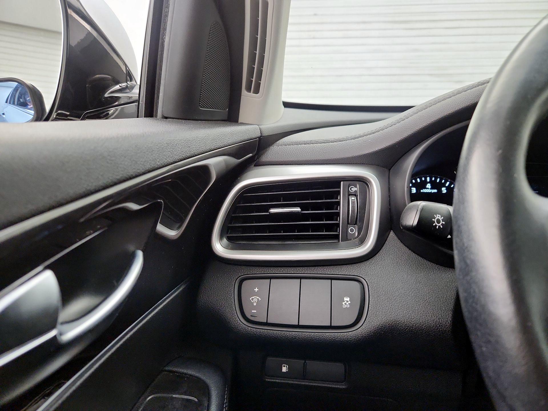 Thumbnail: 2017 Kia Sorento - 13