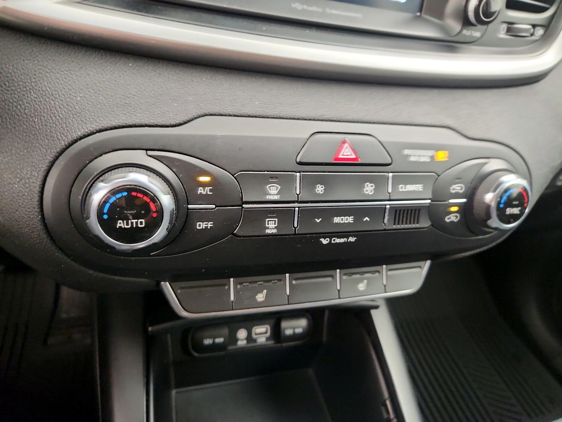 Thumbnail: 2017 Kia Sorento - 16