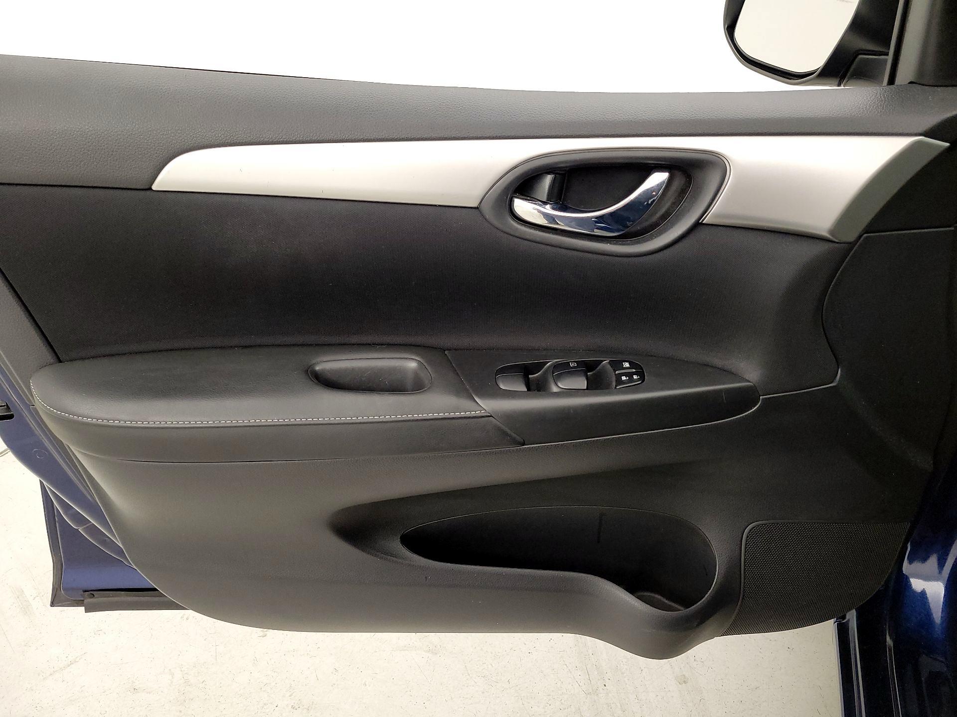 Thumbnail: 2019 Nissan Sentra - 12