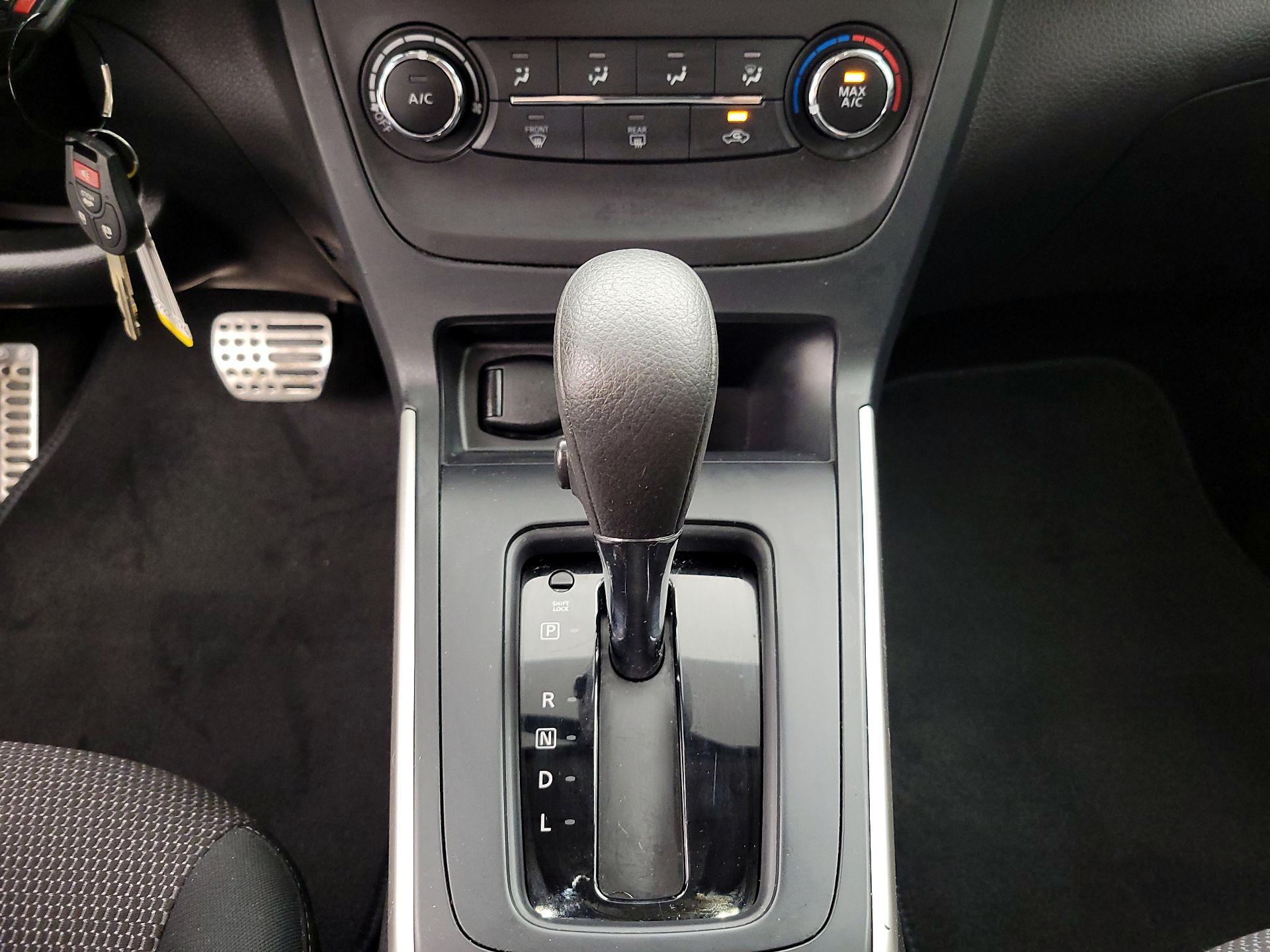 Thumbnail: 2019 Nissan Sentra - 17