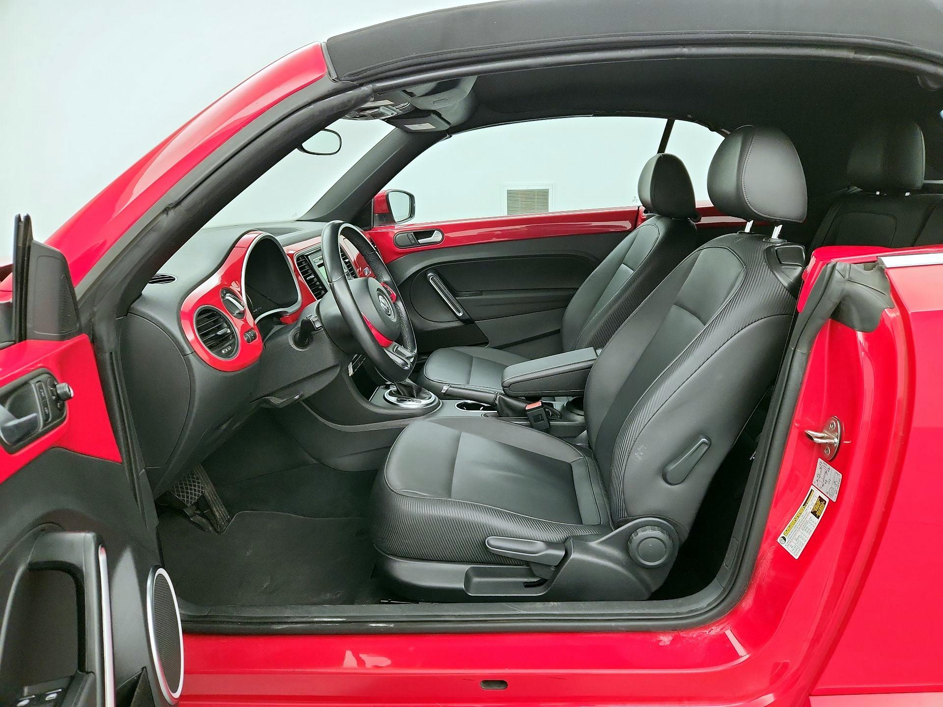Thumbnail: 2015 Volkswagen Beetle - 11