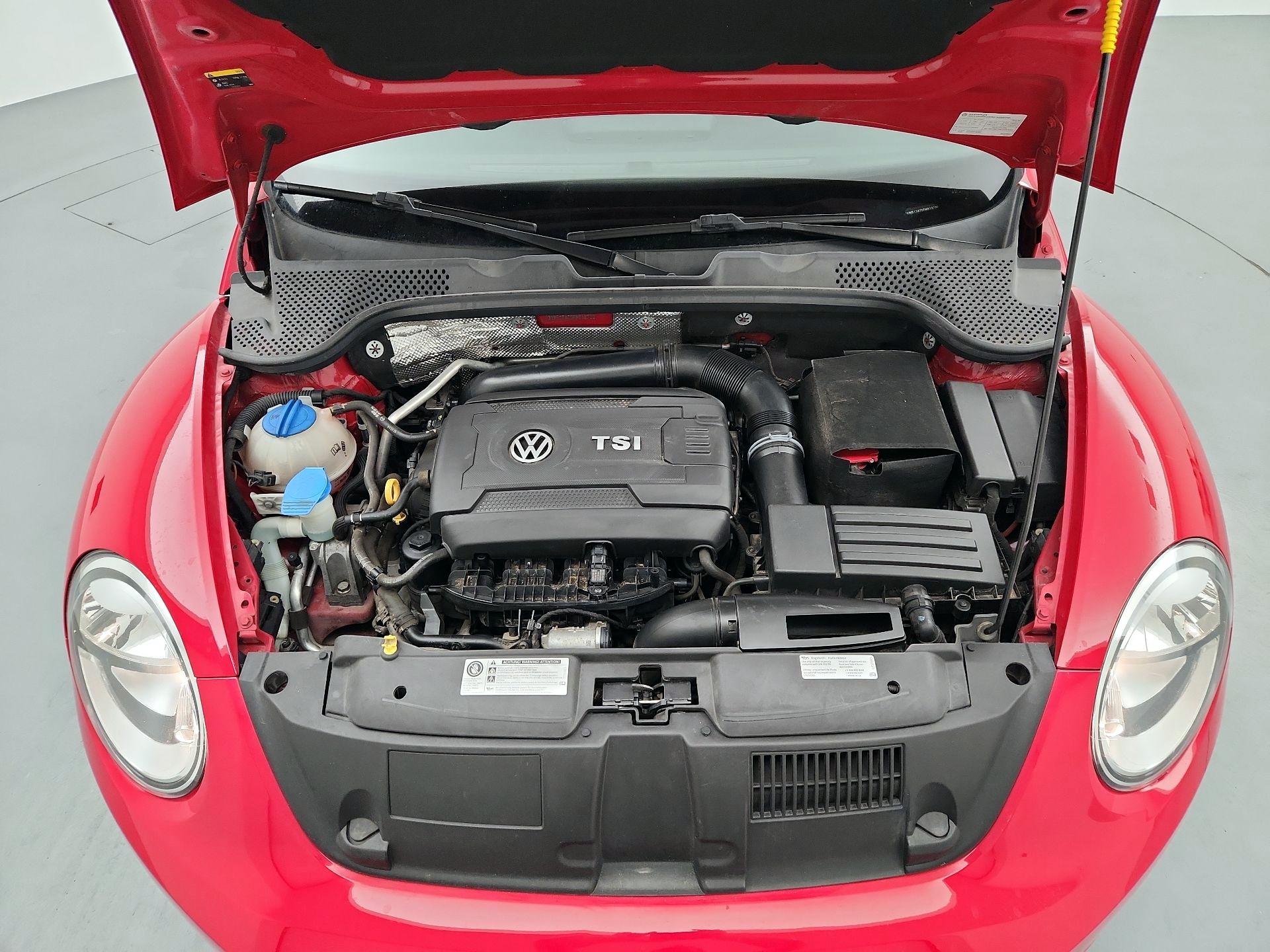 Thumbnail: 2015 Volkswagen Beetle - 20