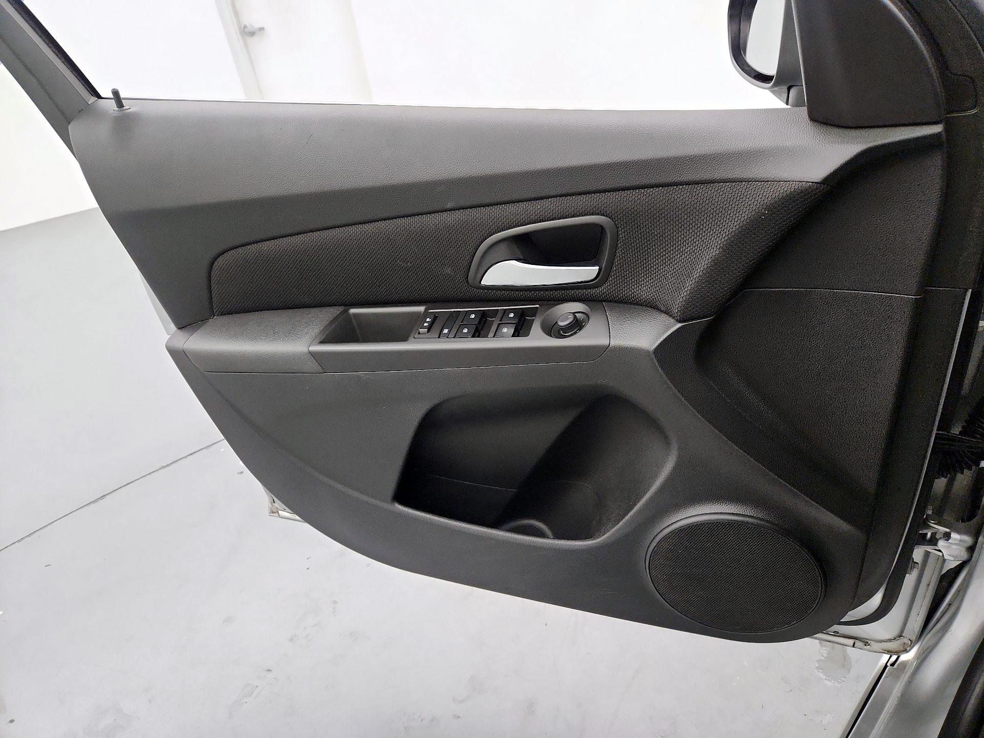 Thumbnail: 2015 Chevrolet Cruze - 12