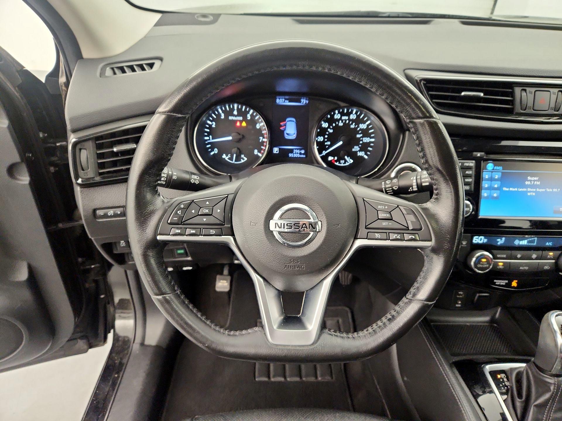 Thumbnail: 2017 Nissan Rogue Sport - 10