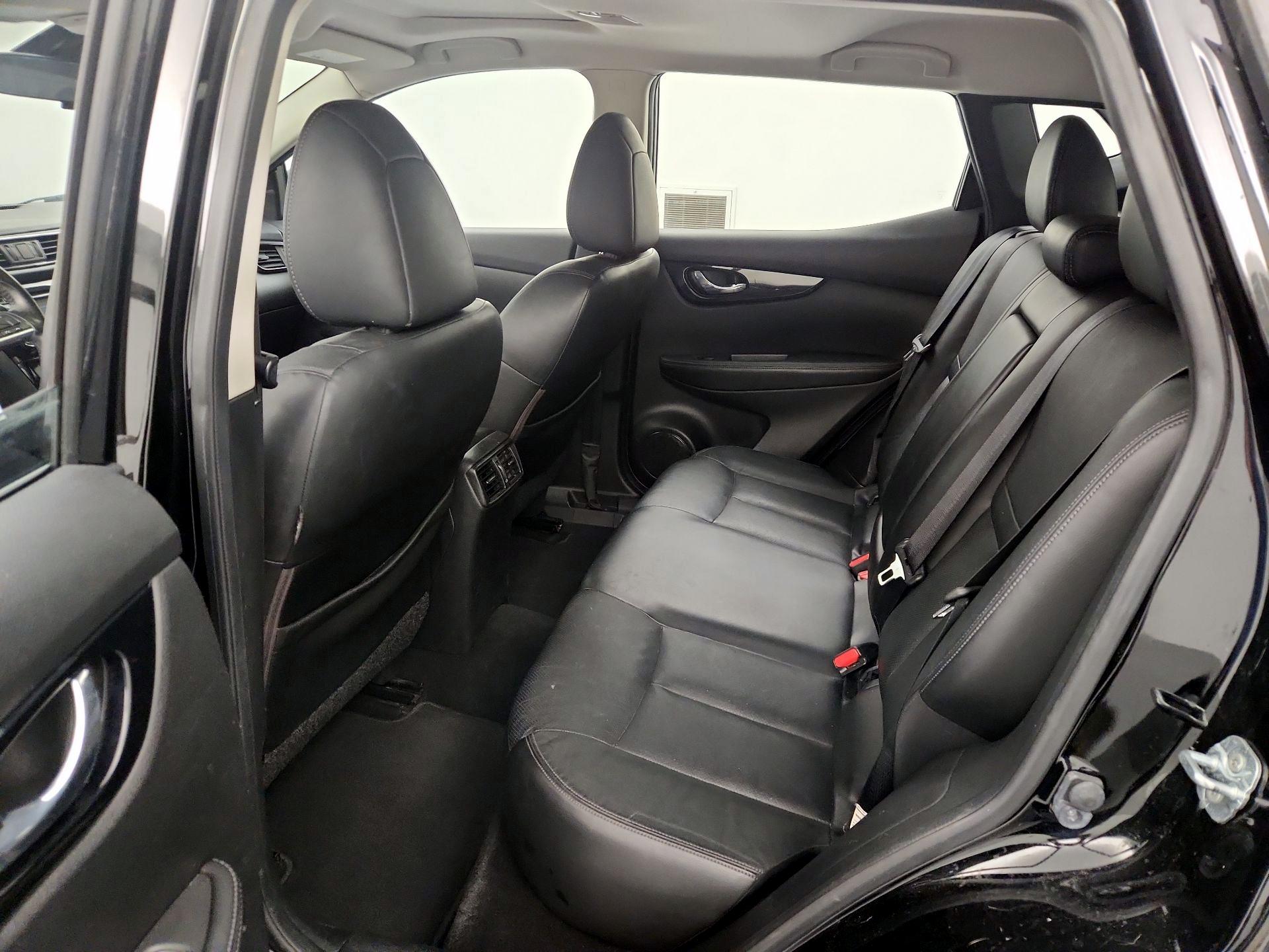 Thumbnail: 2017 Nissan Rogue Sport - 20