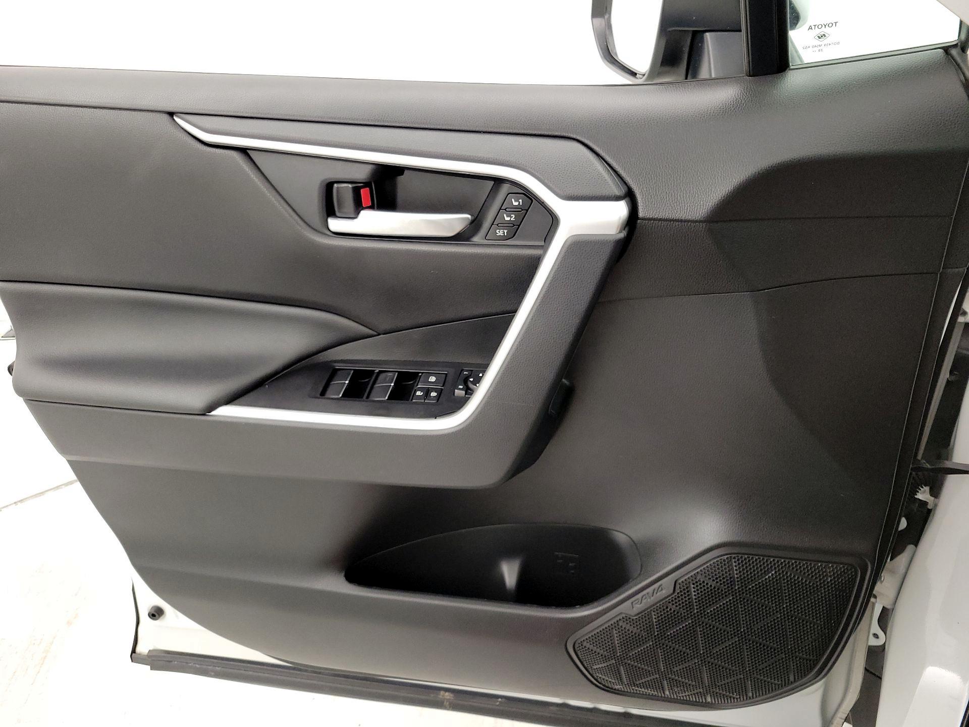 Thumbnail: 2021 Toyota RAV4 - 12