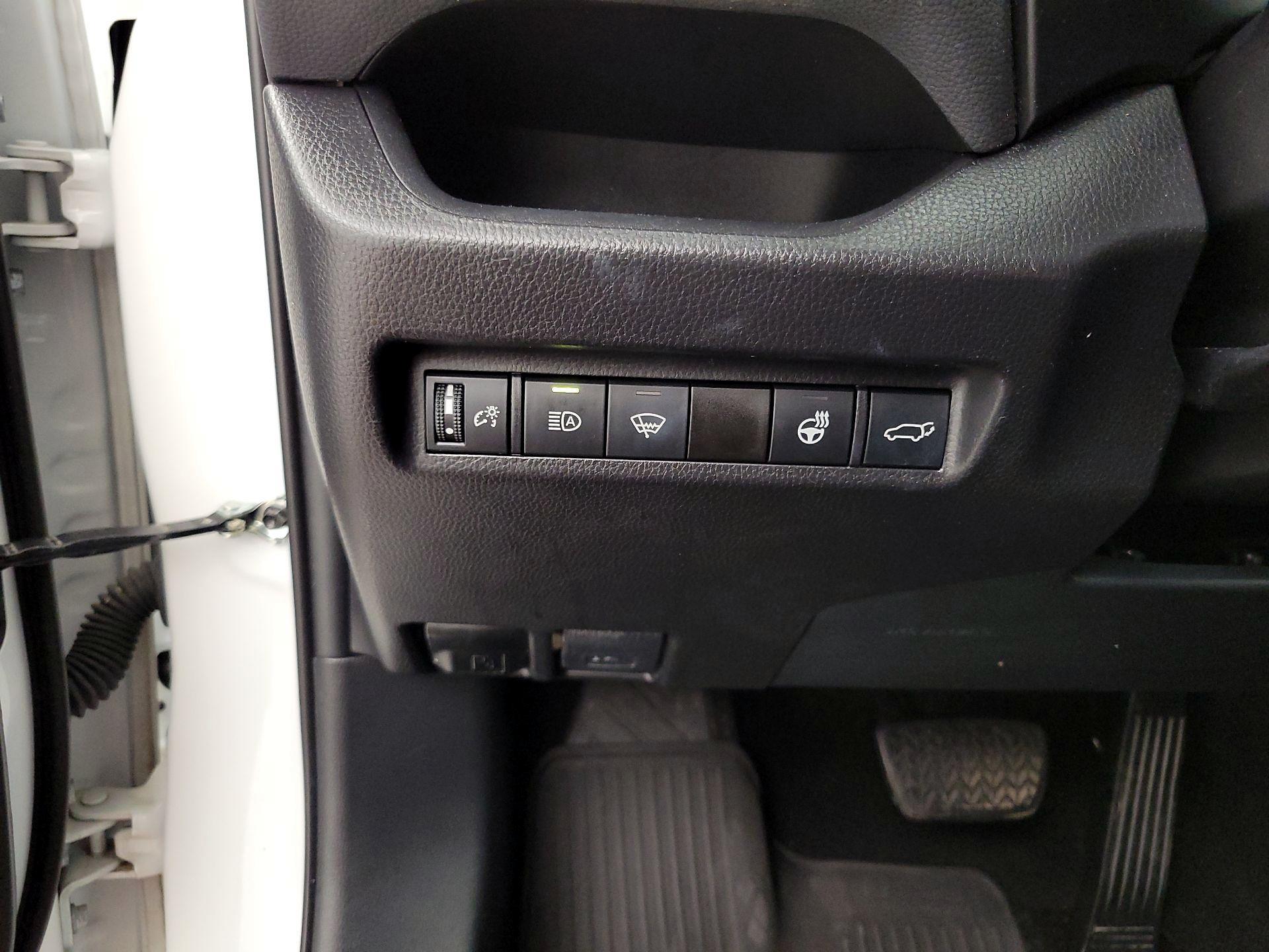 Thumbnail: 2021 Toyota RAV4 - 13
