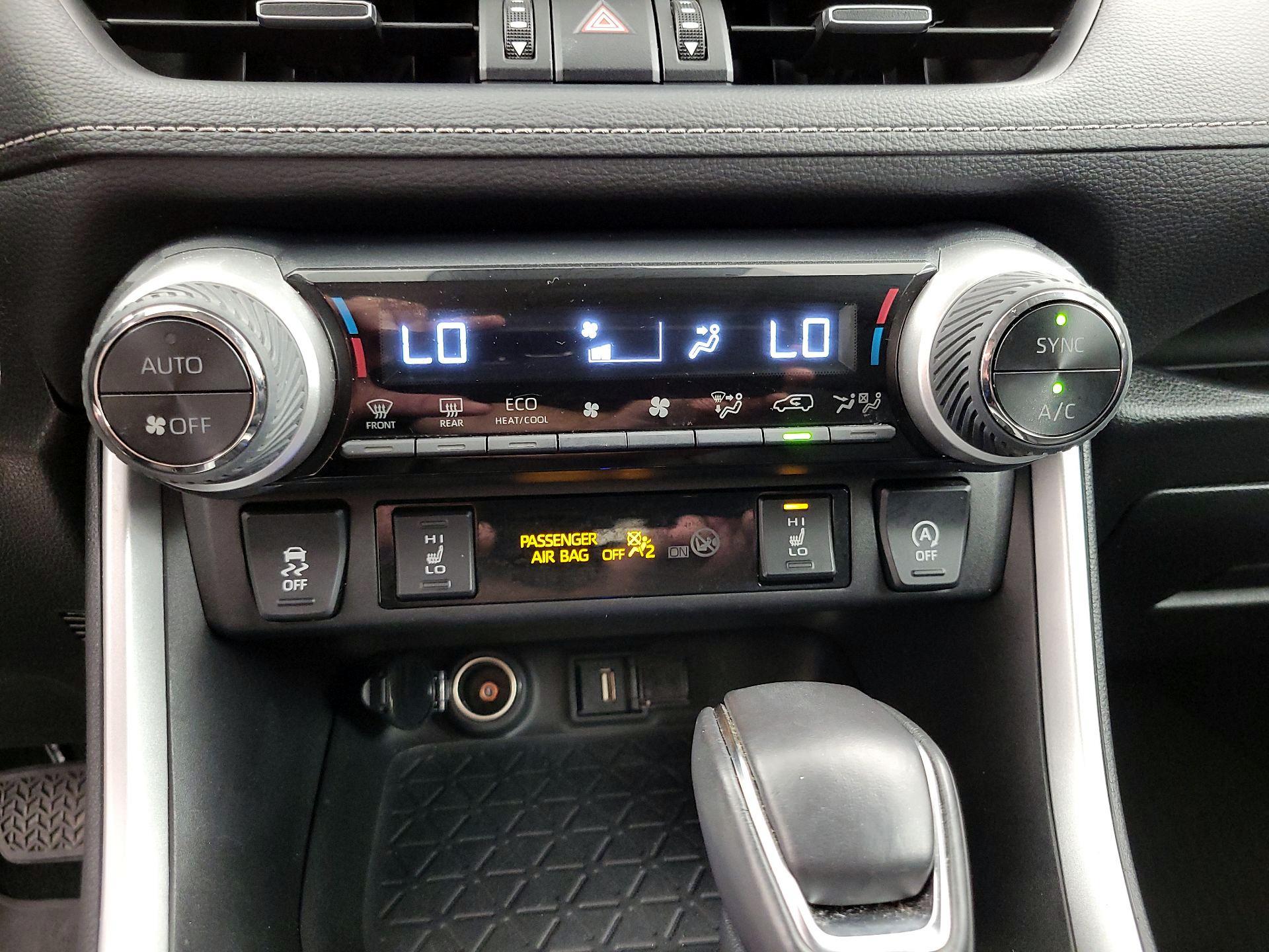 Thumbnail: 2021 Toyota RAV4 - 16