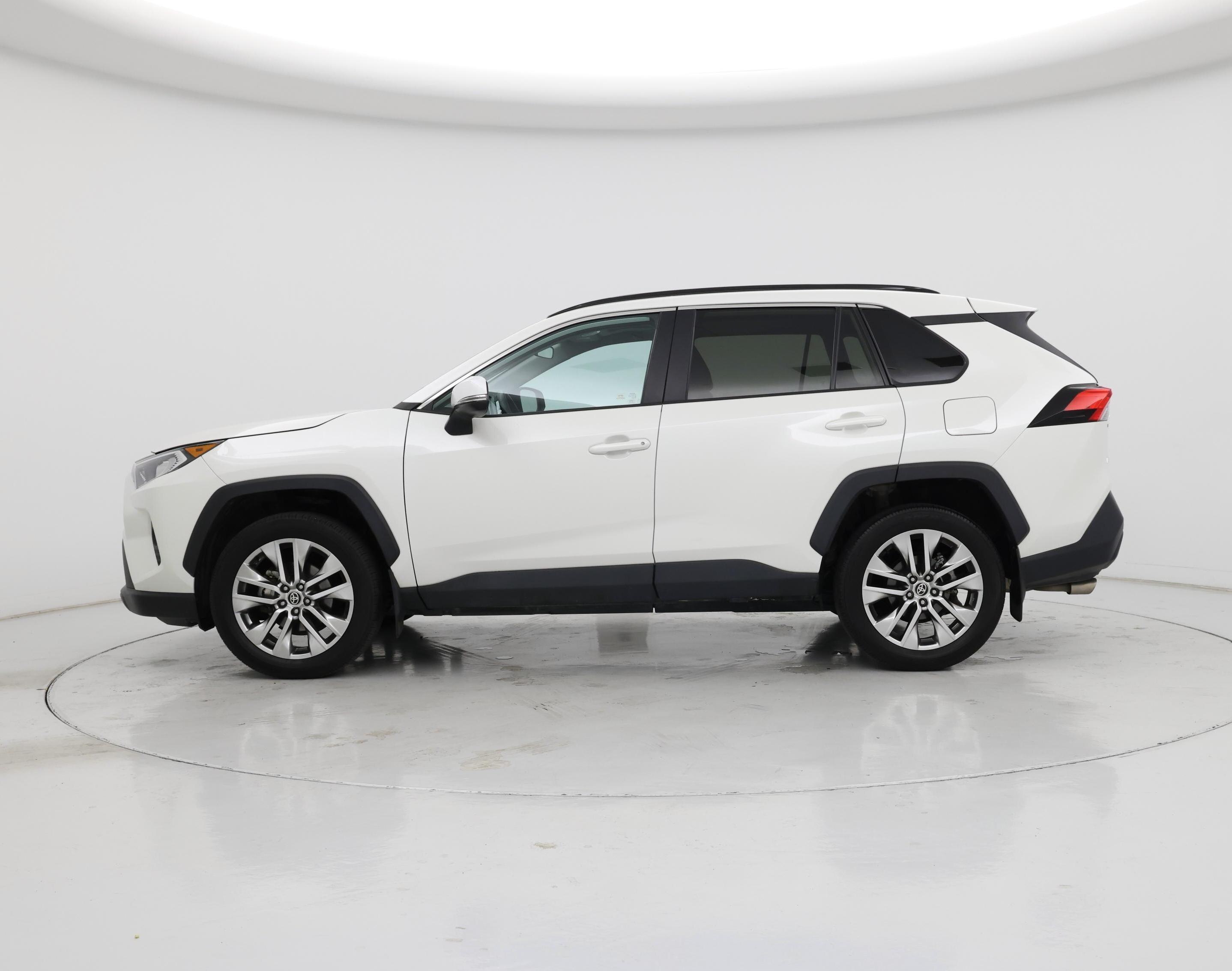 Thumbnail: 2021 Toyota RAV4 - 3